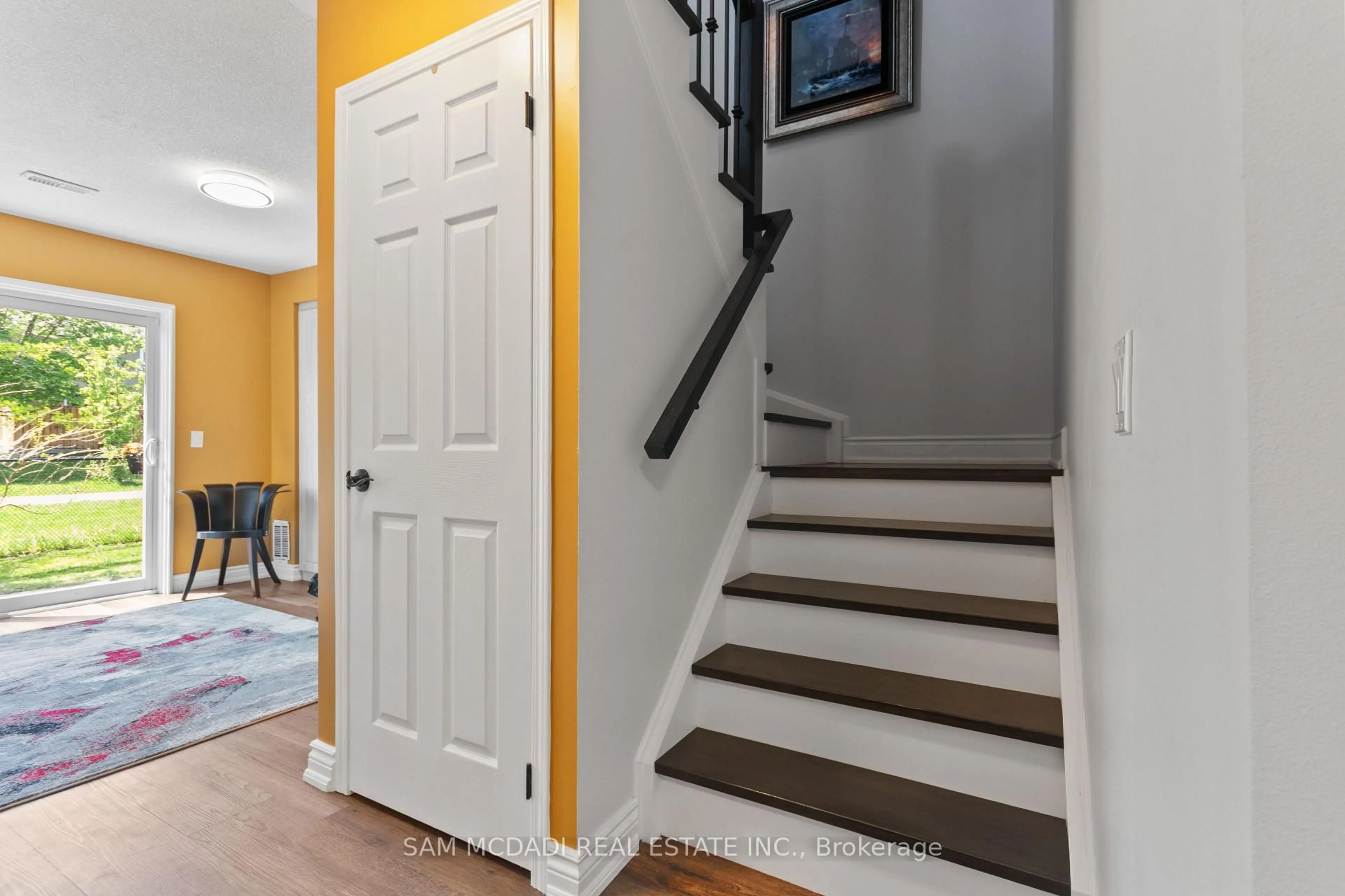 Indoor entryway for 6625 Falconer Dr #38, Mississauga Ontario L5N 0C8