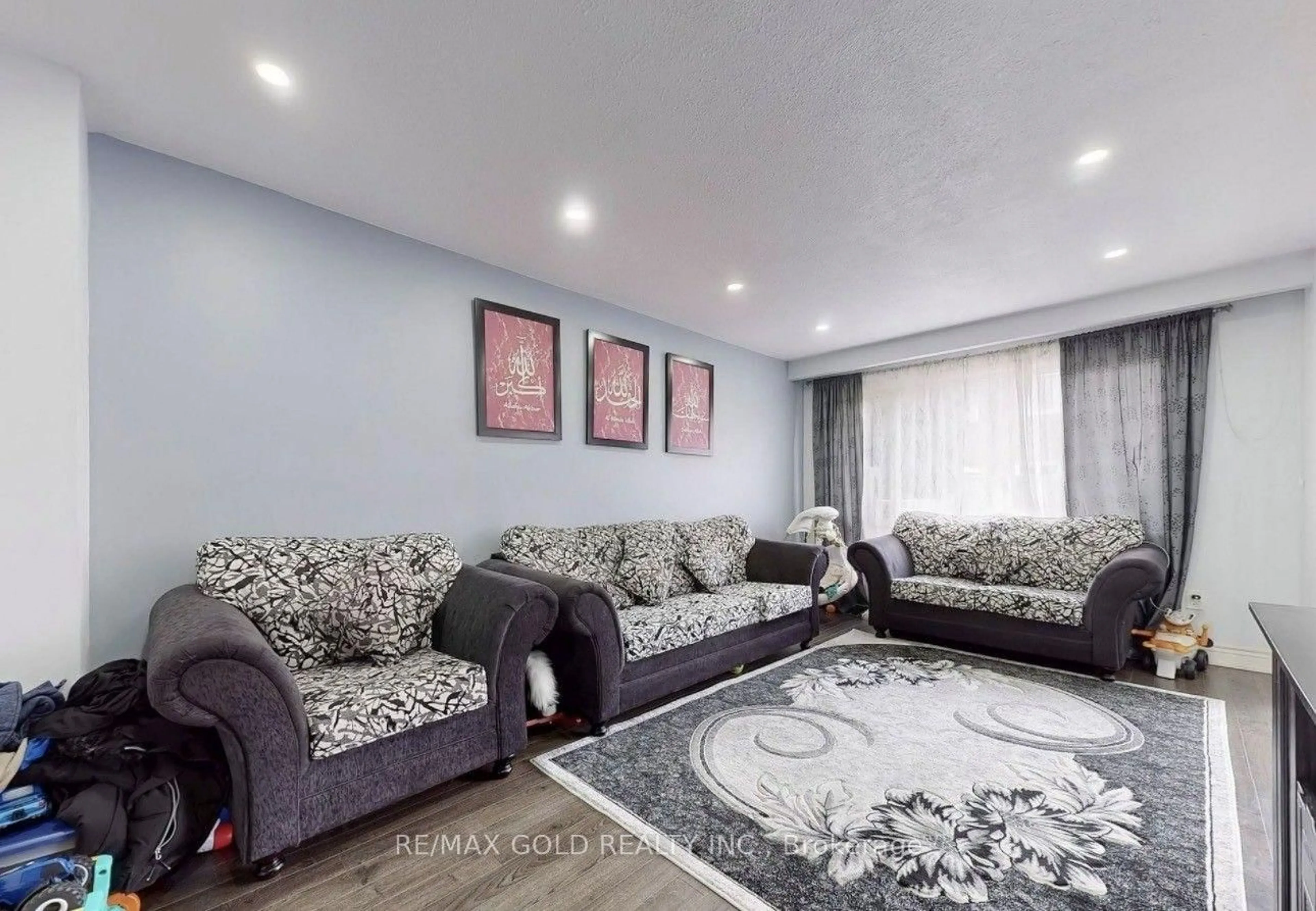 Living room with furniture, unknown for 7033 Netherbrae Rd #8, Mississauga Ontario L4T 2W2