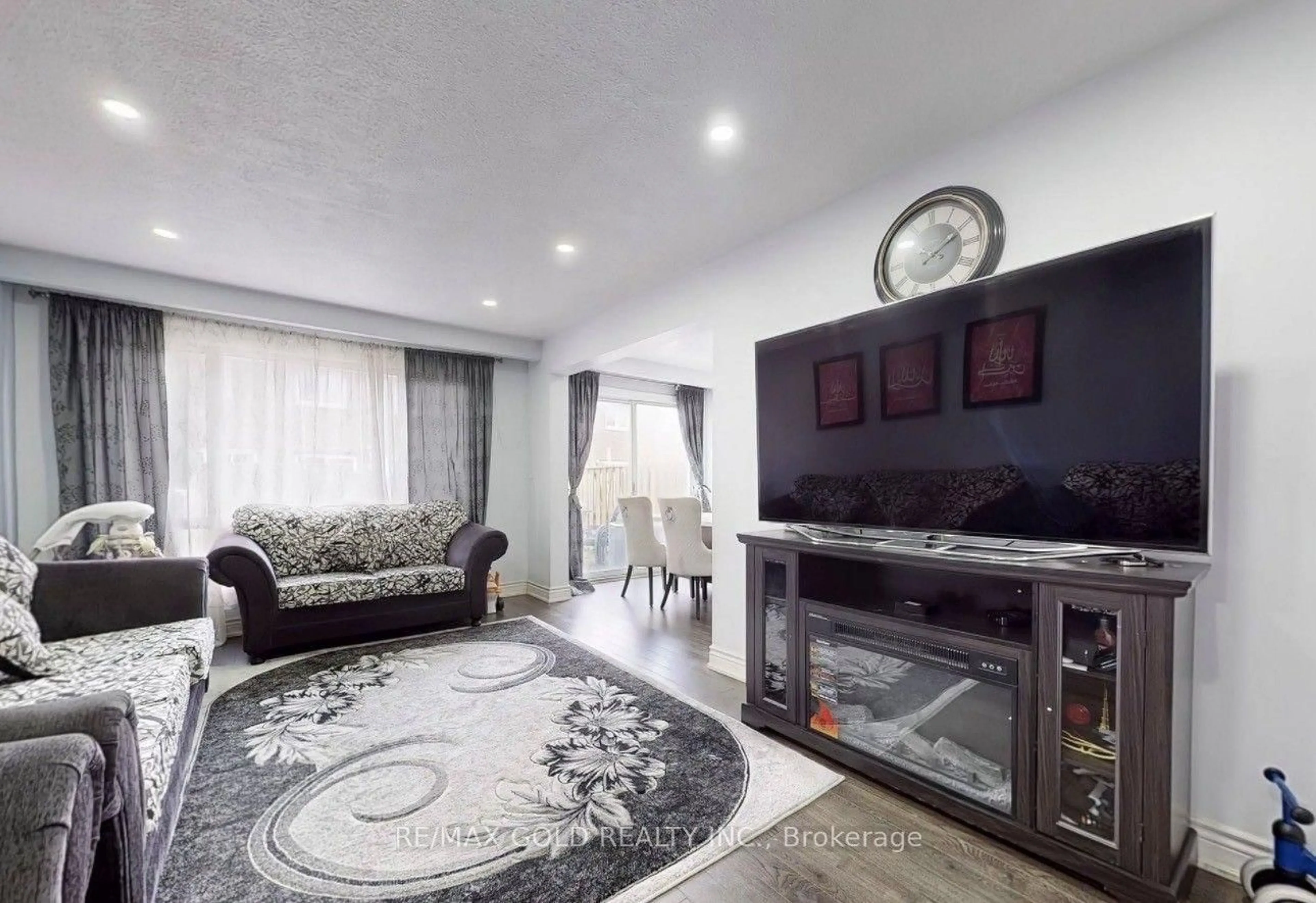 Living room with furniture, unknown for 7033 Netherbrae Rd #8, Mississauga Ontario L4T 2W2