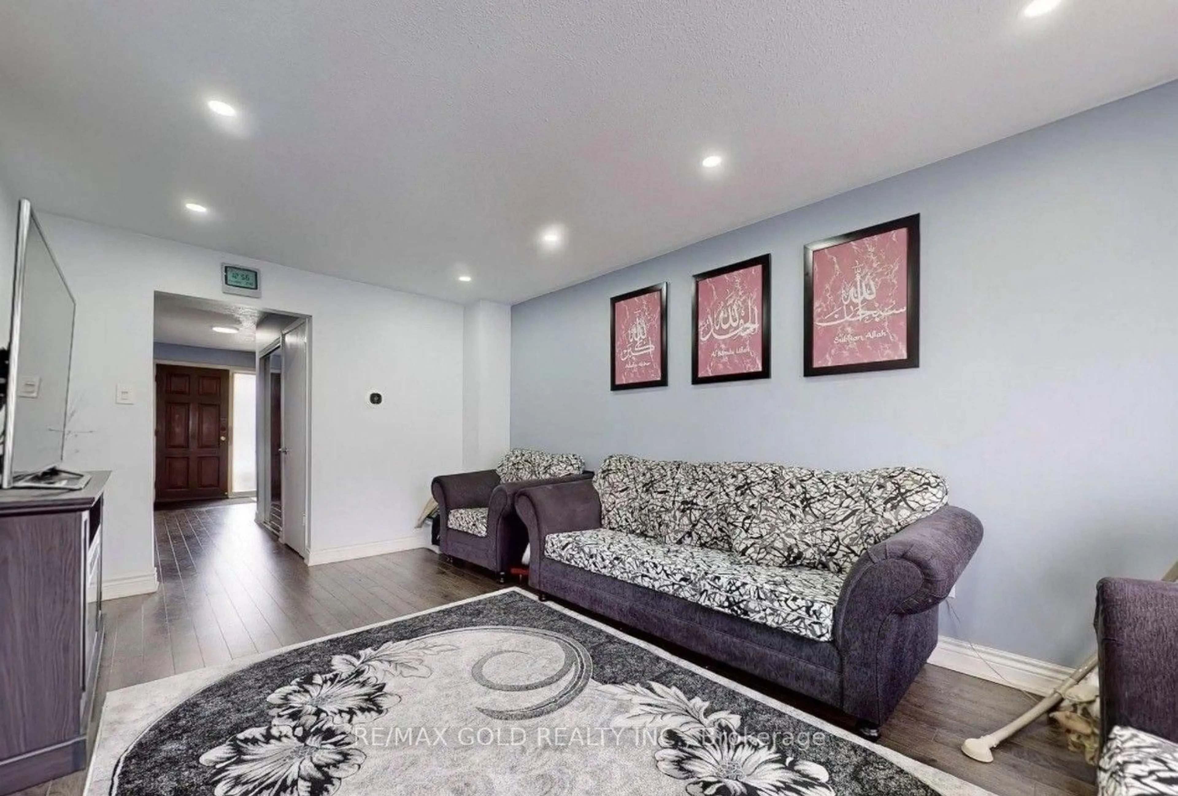 Unknown for 7033 Netherbrae Rd #8, Mississauga Ontario L4T 2W2