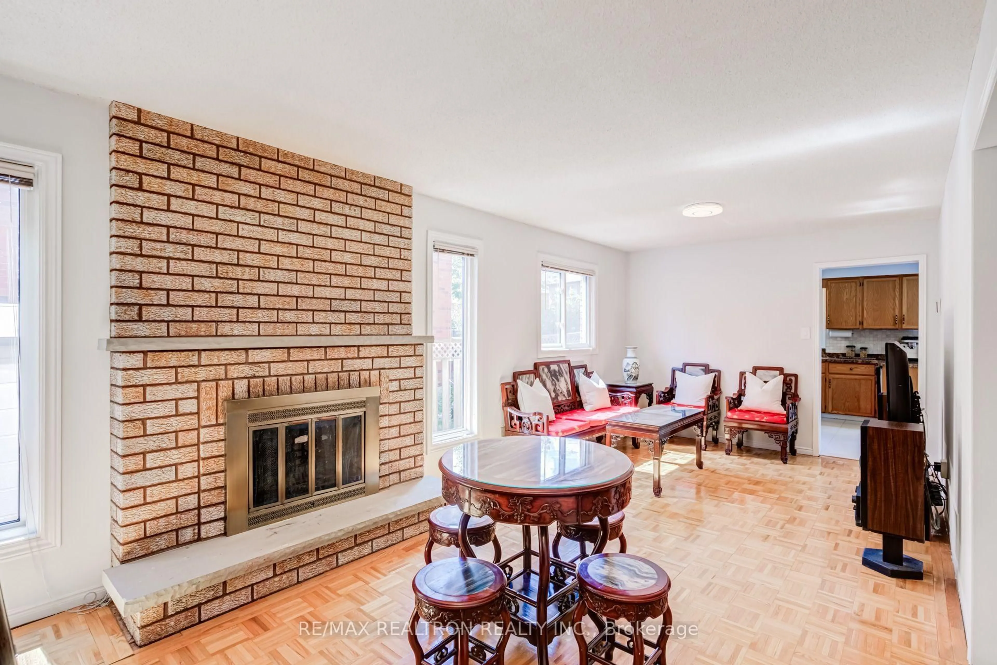 Unknown for 4379 Radisson Cres, Mississauga Ontario L5M 4C4