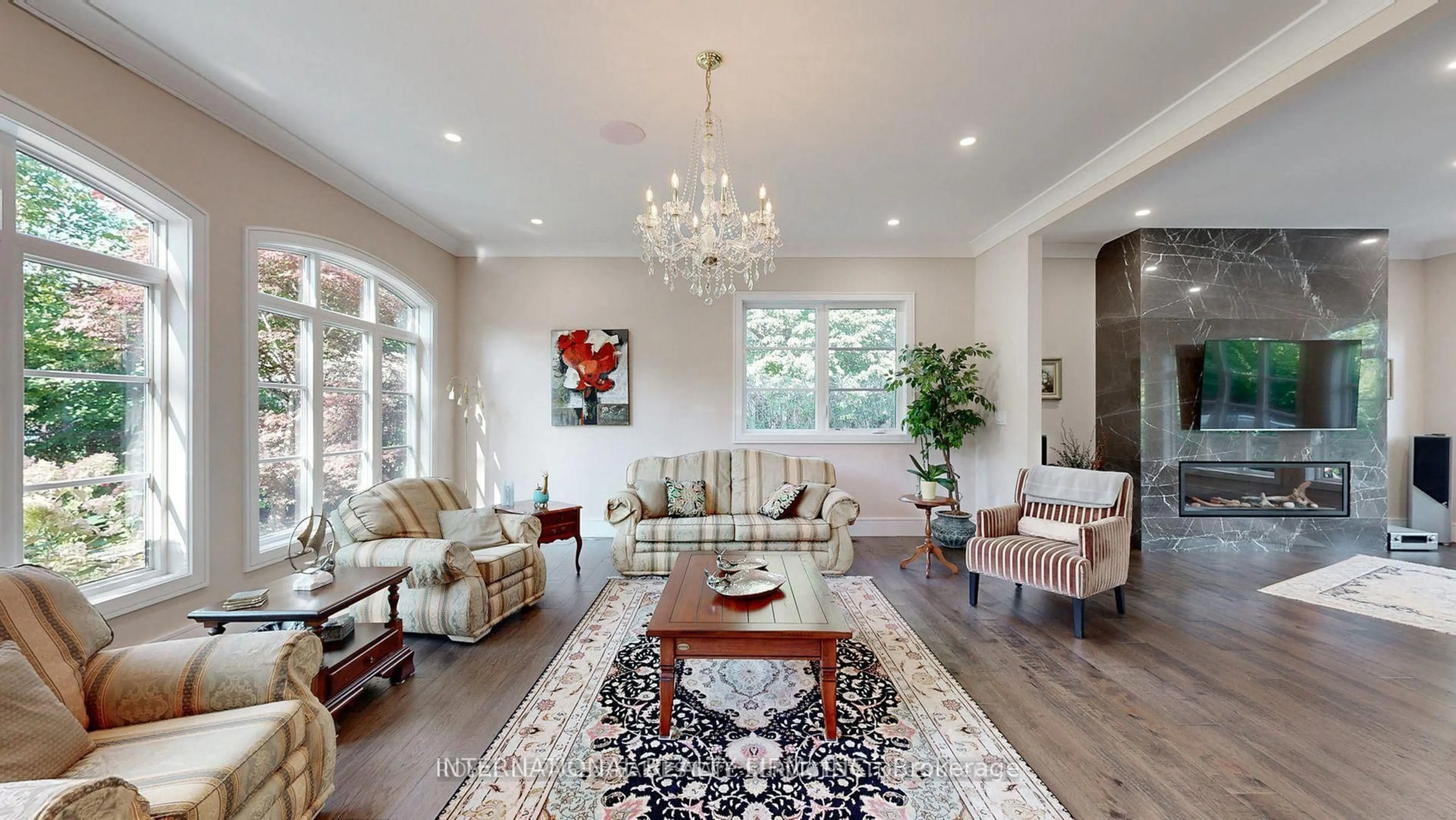 Living room with furniture, wood/laminate floor for 1286 Cambridge Dr, Oakville Ontario L6J 1S1