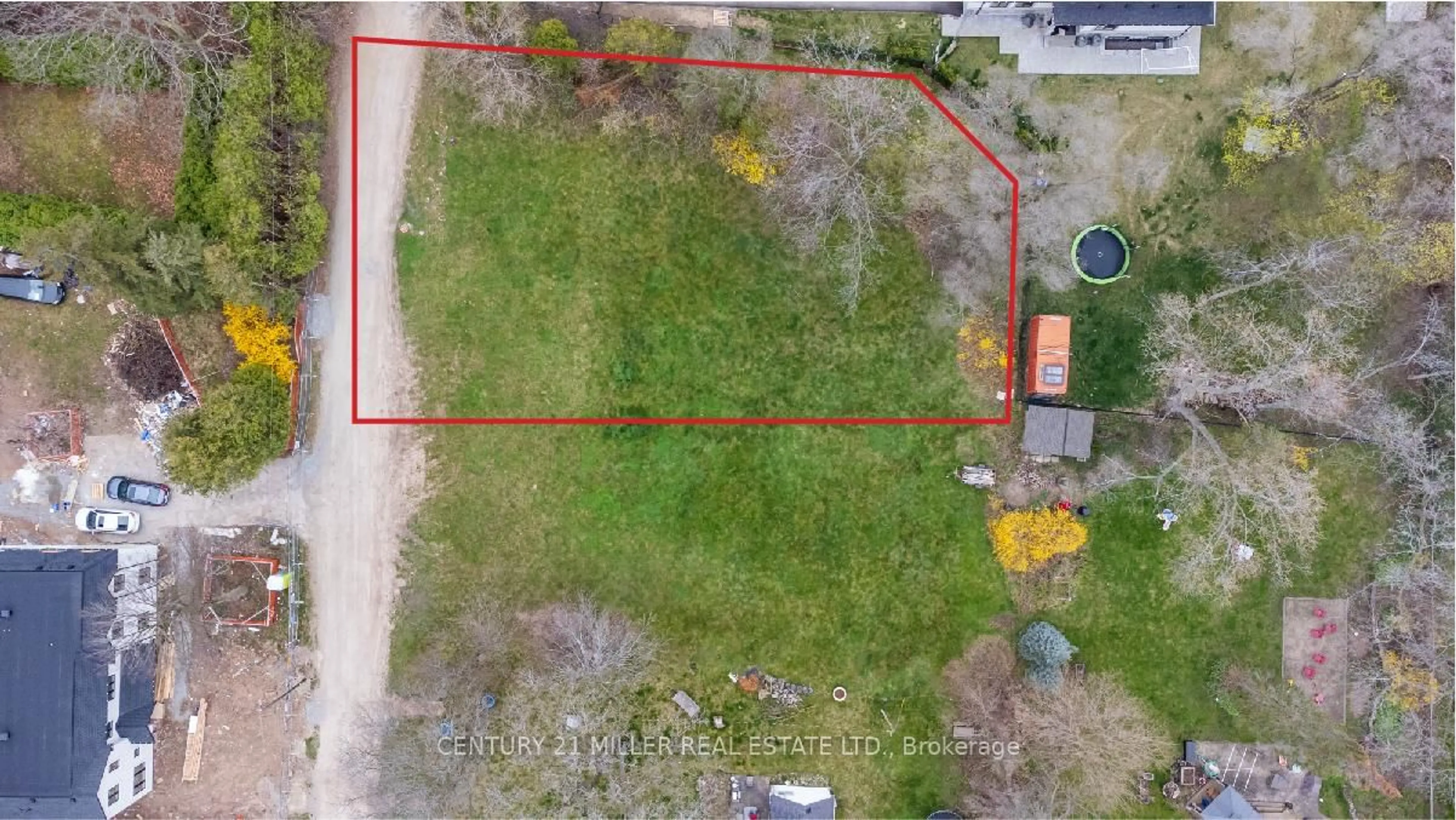 A pic from outside/outdoor area/front of a property/back of a property/a pic from drone, unknown for 1068 Sixth Line, Oakville Ontario L6H 1W5