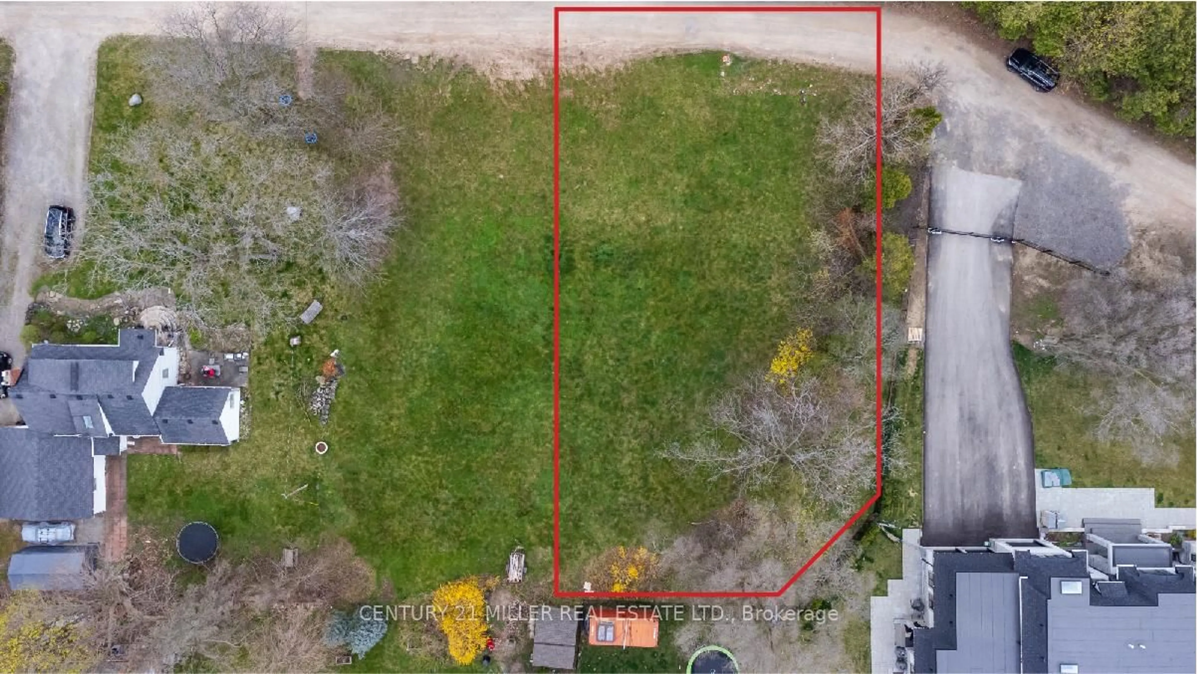 A pic from outside/outdoor area/front of a property/back of a property/a pic from drone, street for 1068 Sixth Line, Oakville Ontario L6H 1W5