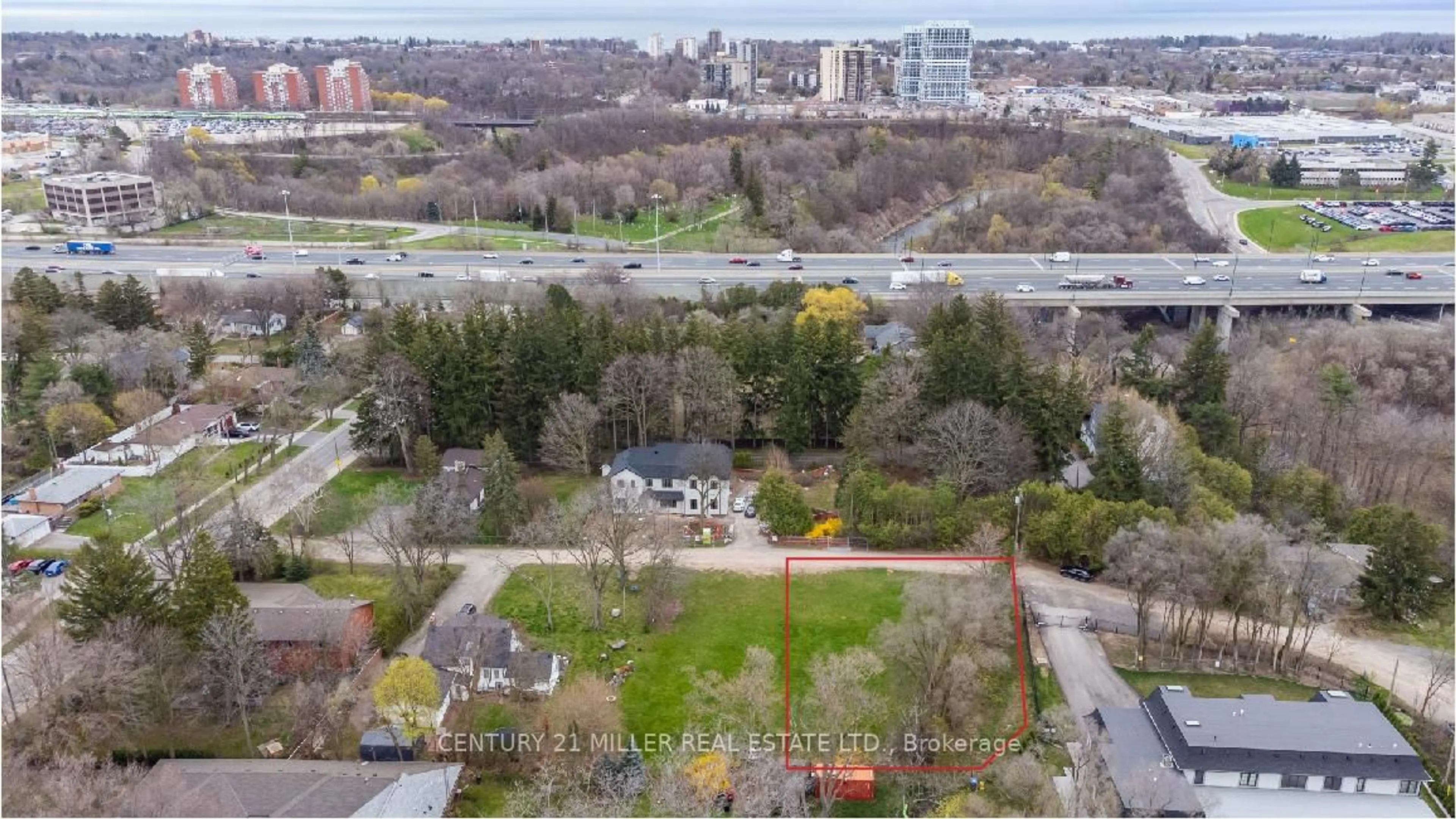 A pic from outside/outdoor area/front of a property/back of a property/a pic from drone, city buildings view from balcony for 1068 Sixth Line, Oakville Ontario L6H 1W5