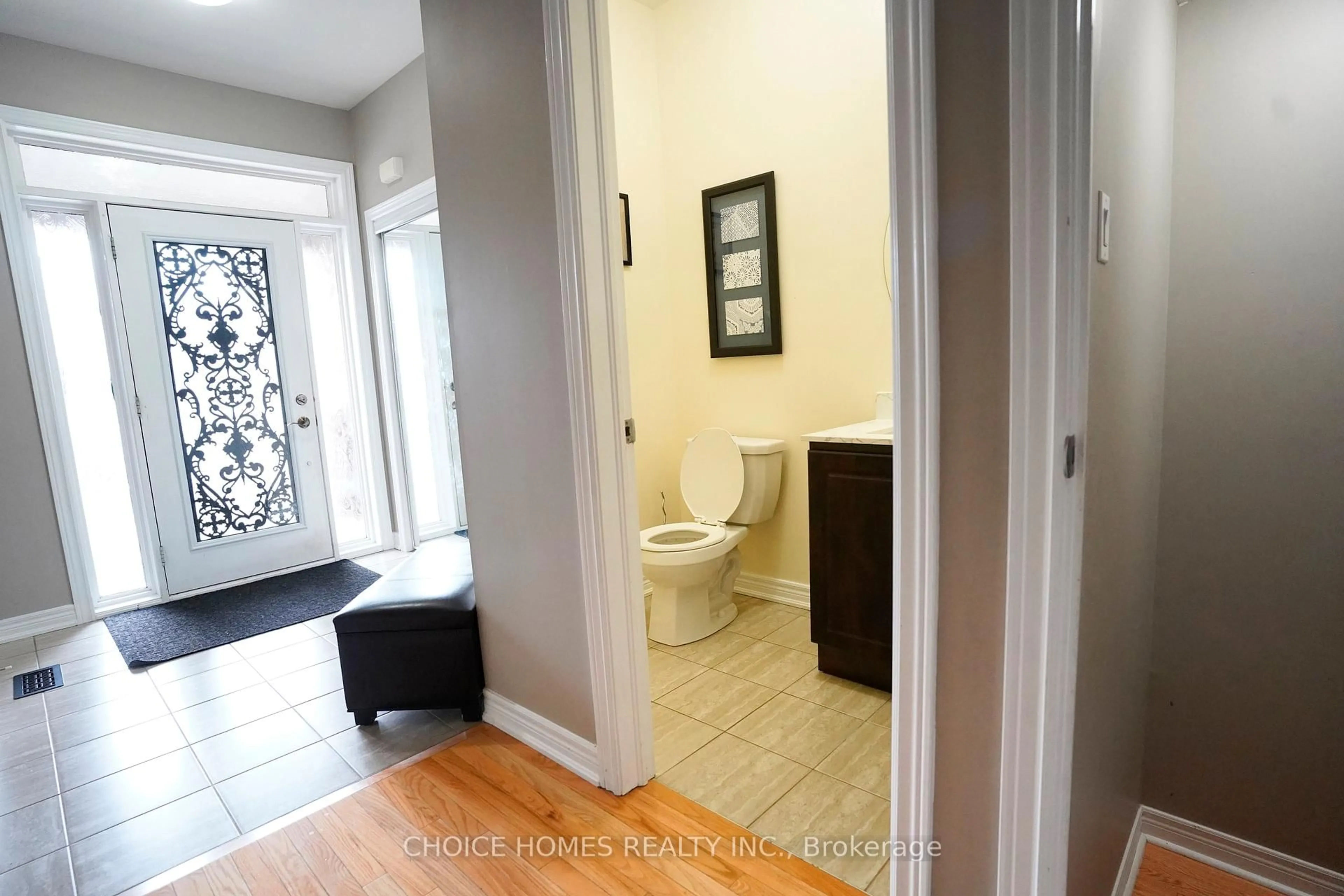 Indoor entryway for 71 Pendulum Circ, Brampton Ontario L6R 3N7