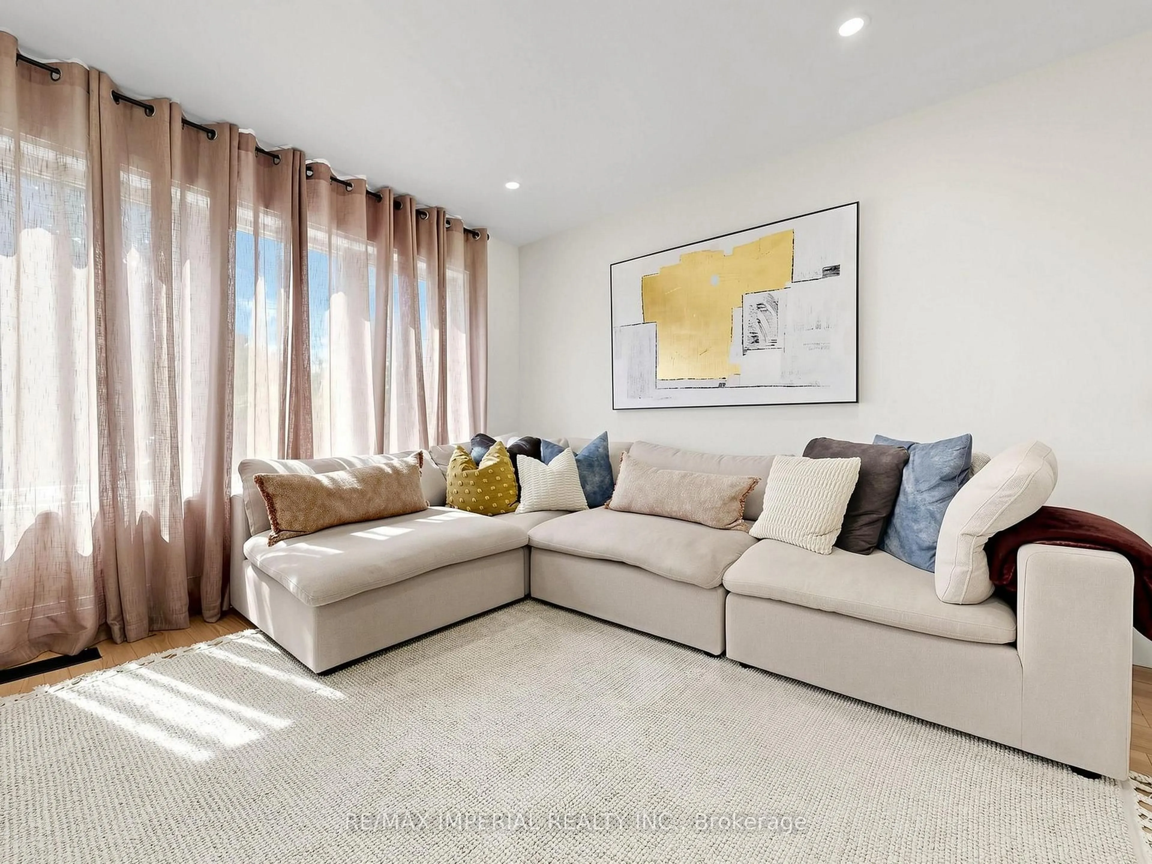 Living room with furniture, unknown for 404 Glen Park Ave, Toronto Ontario M6B 2E5