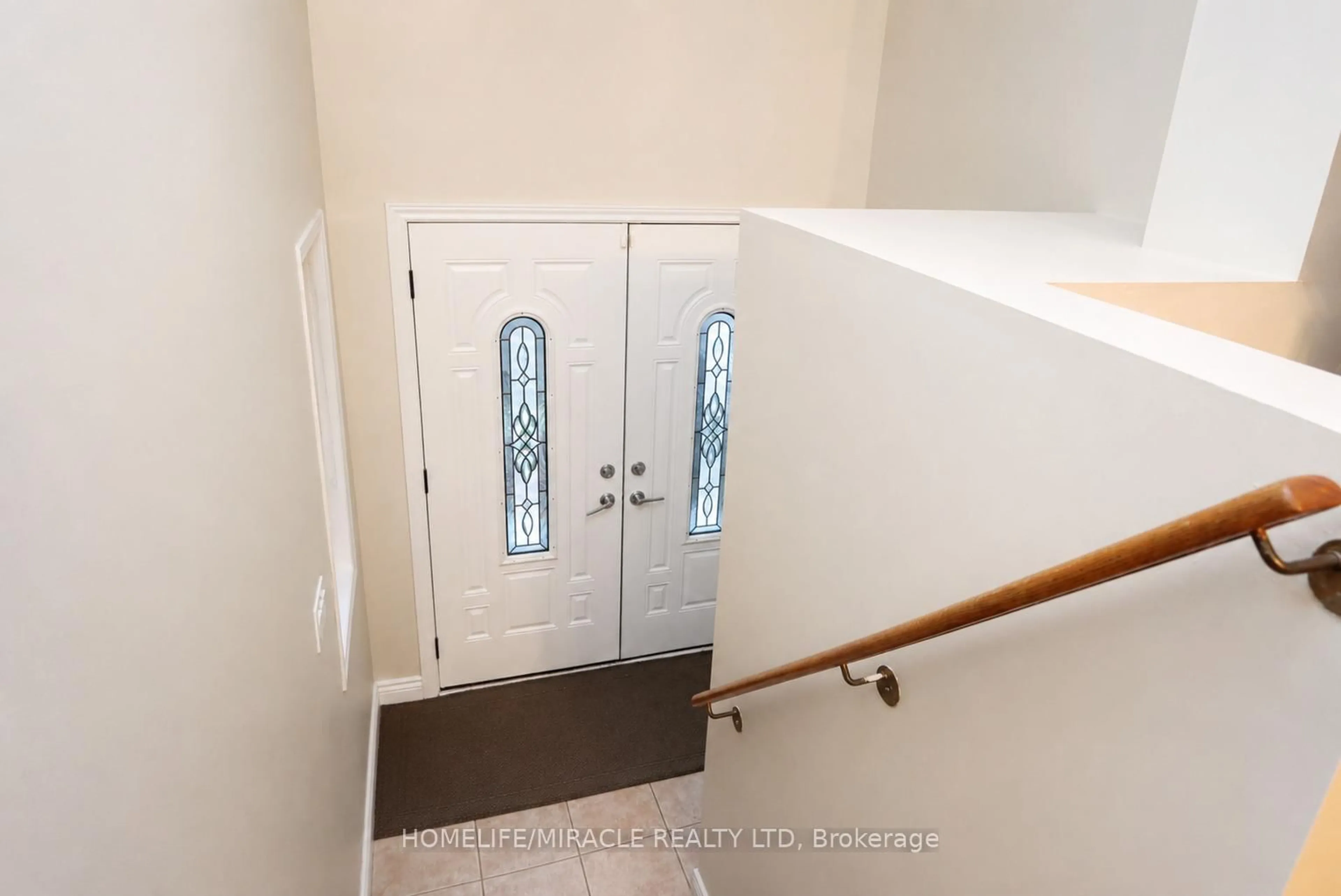 Indoor entryway for 43 Caranci Cres, Brampton Ontario L6P 1H3