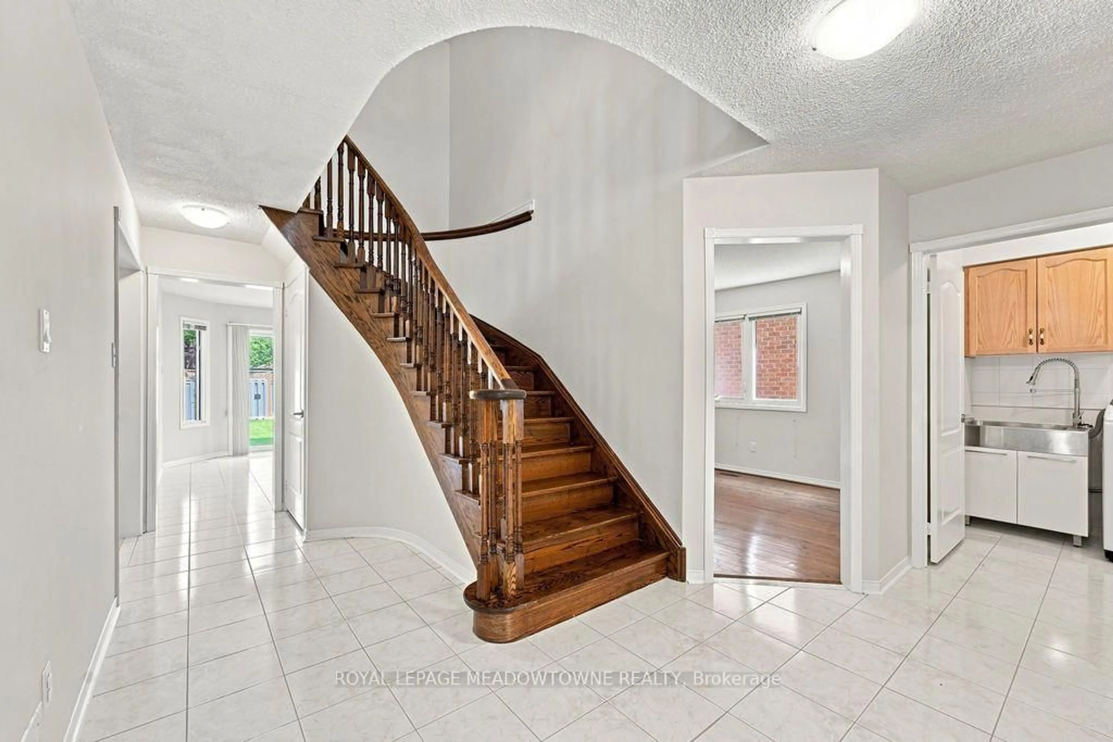 Unknown for 3268 Cajun Cres, Mississauga Ontario L5L 5T7