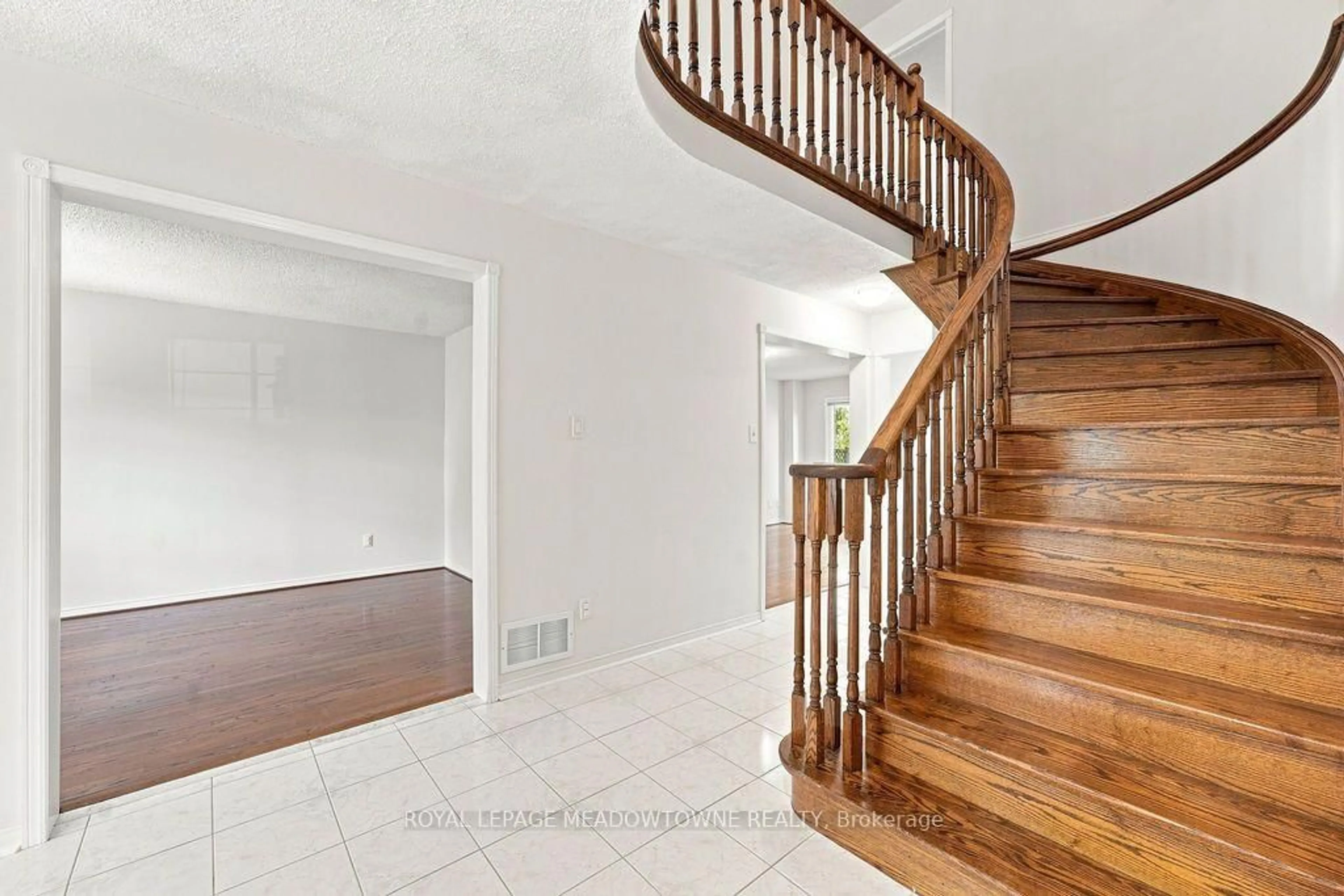 Unknown for 3268 Cajun Cres, Mississauga Ontario L5L 5T7