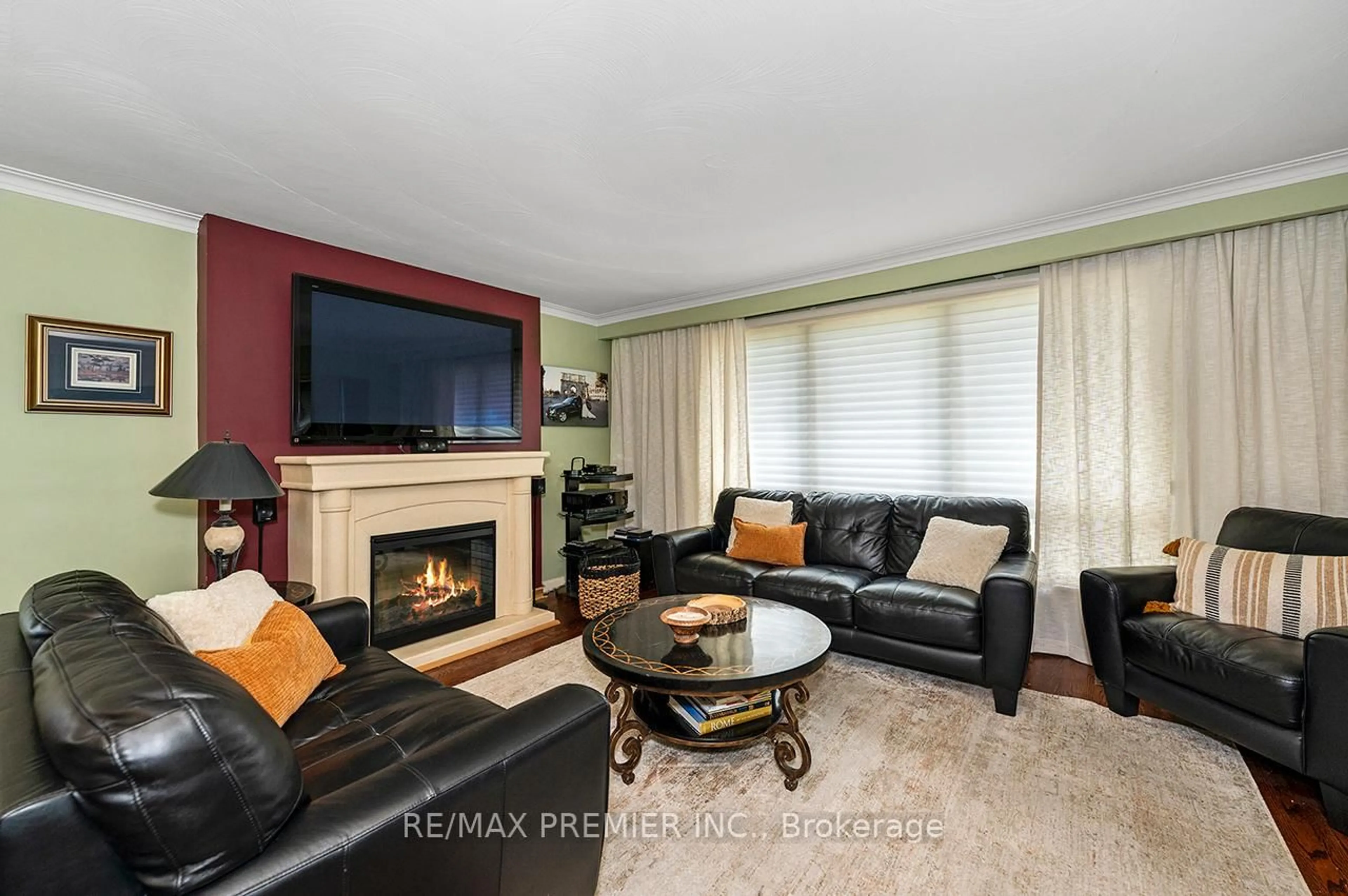 Living room with furniture, unknown for 2894 Weston Rd, Toronto Ontario M9M 2S5