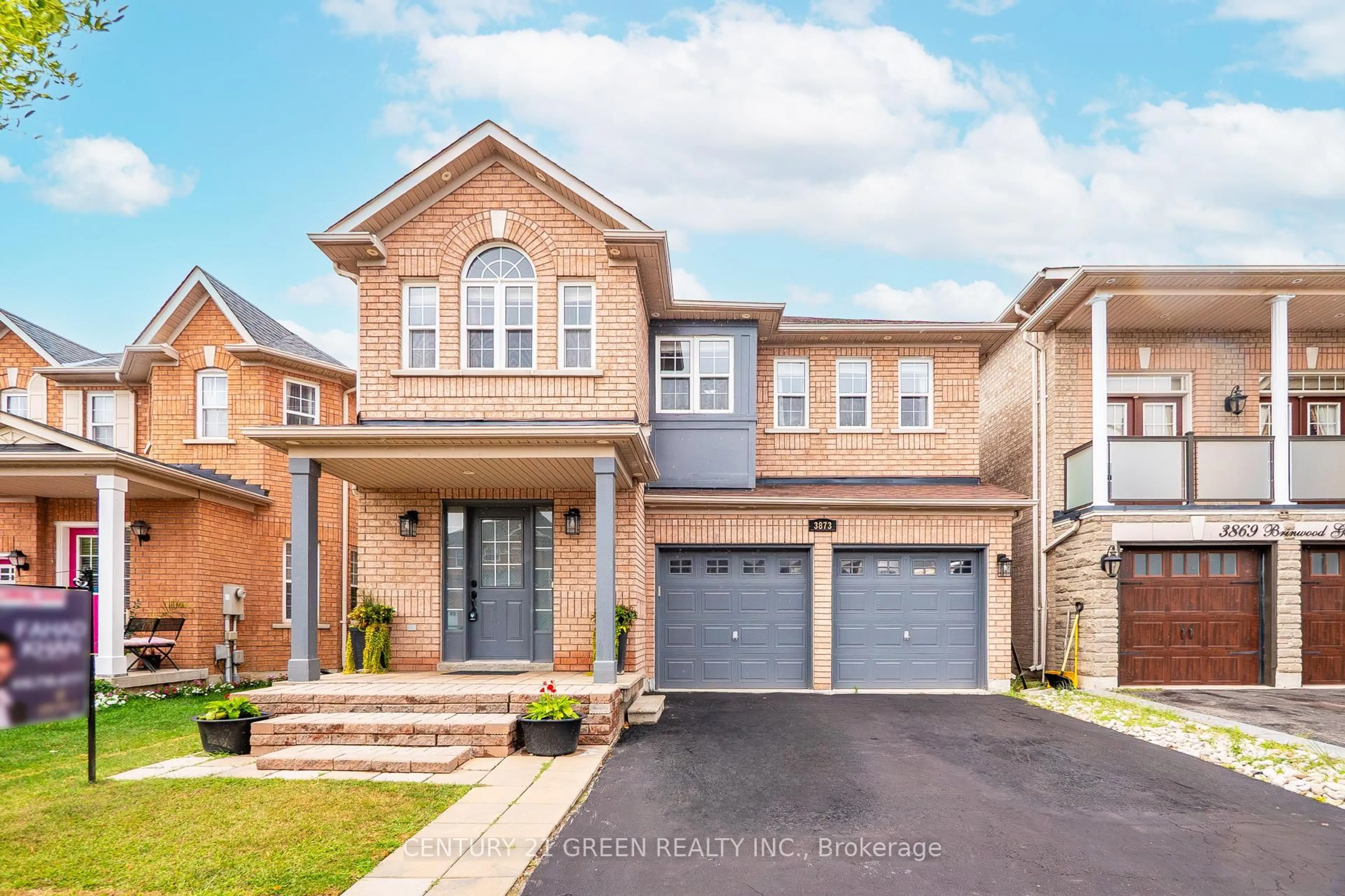 Home with brick exterior material, street for 3873 Brinwood Gate, Mississauga Ontario L5M 7H3