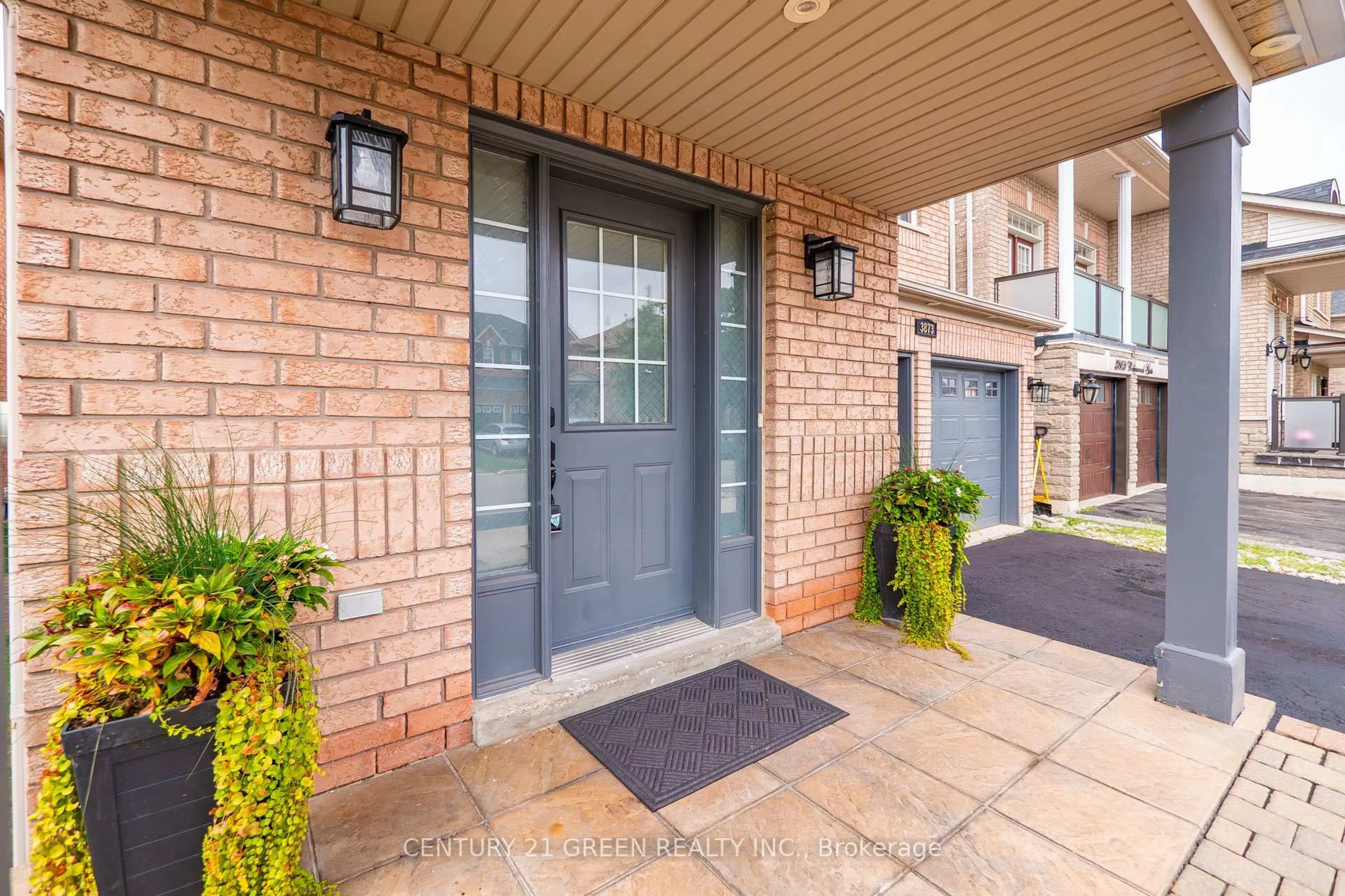 Indoor entryway for 3873 Brinwood Gate, Mississauga Ontario L5M 7H3