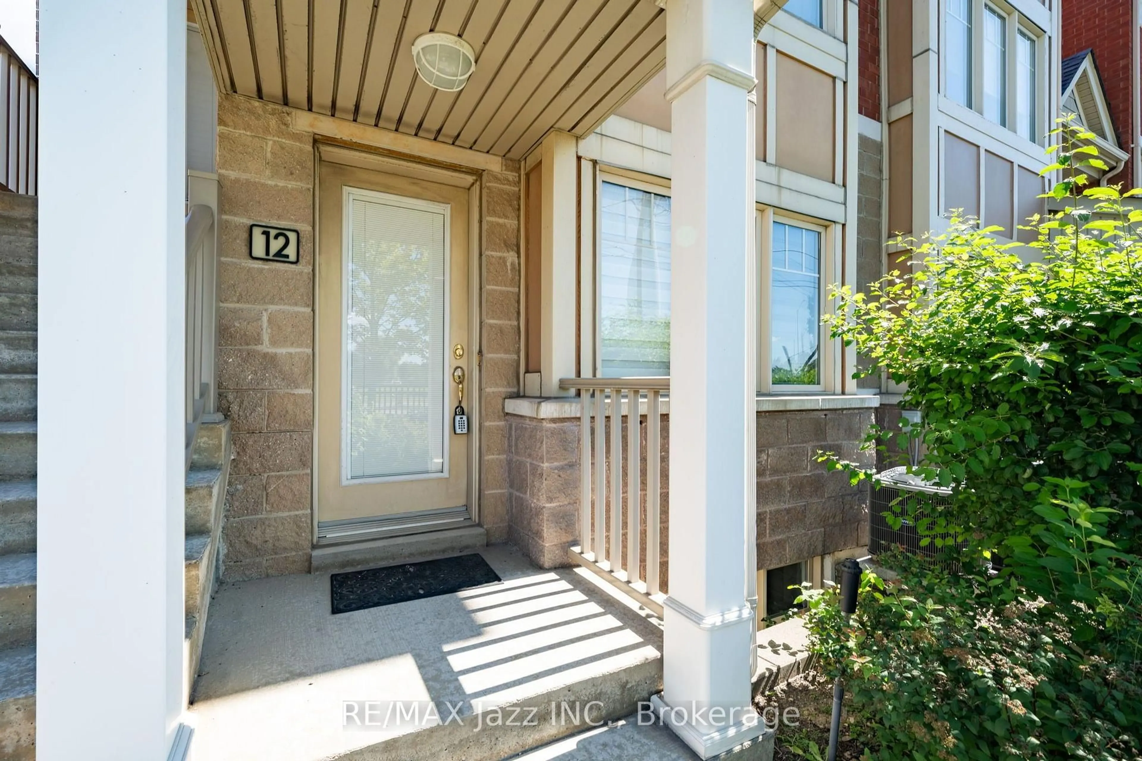 Indoor entryway for 5025 Ninth Line #12, Mississauga Ontario L5M 0E9