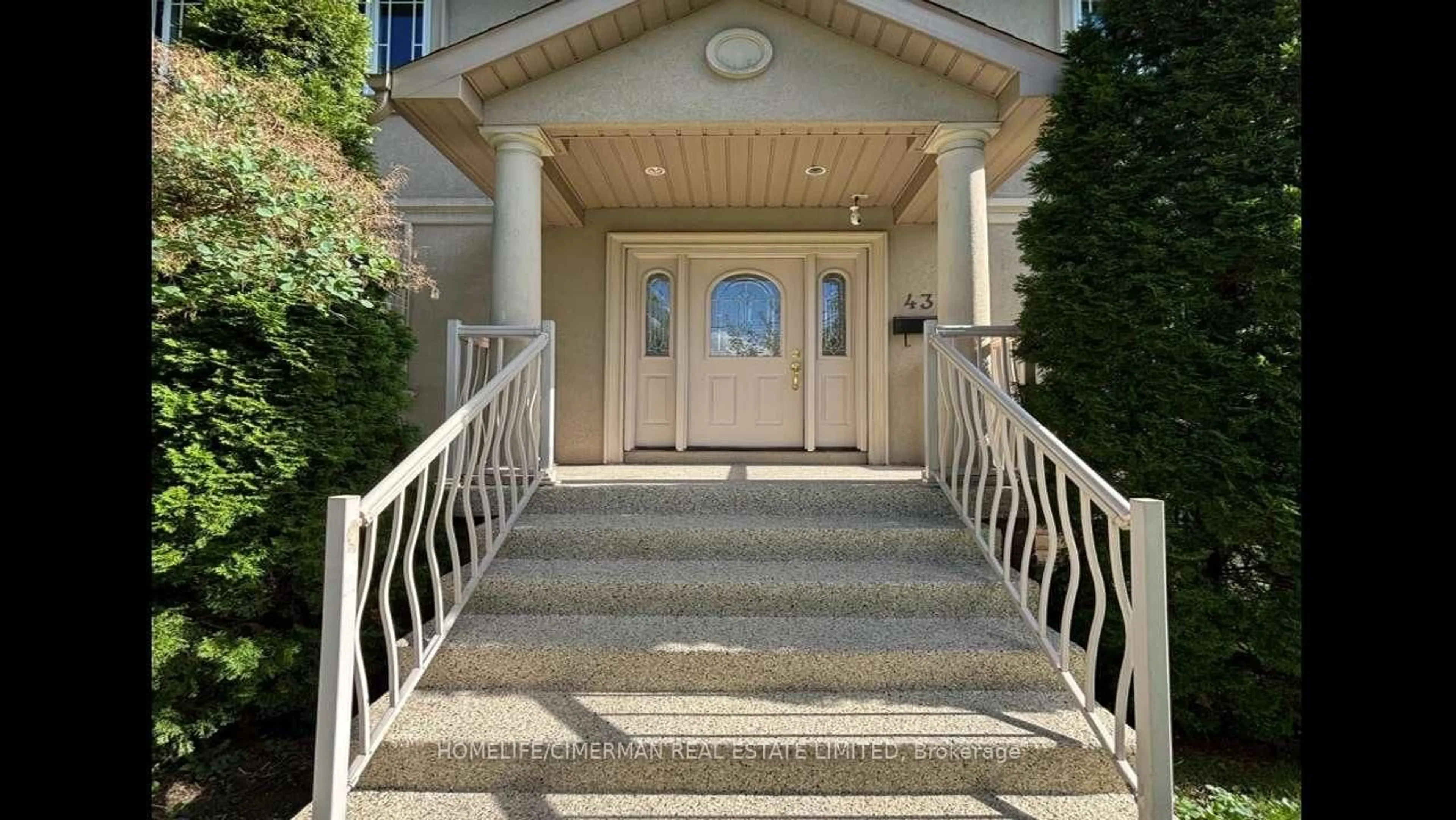 Indoor foyer for 43 Riverlea Dr, Toronto Ontario M9P 2B1