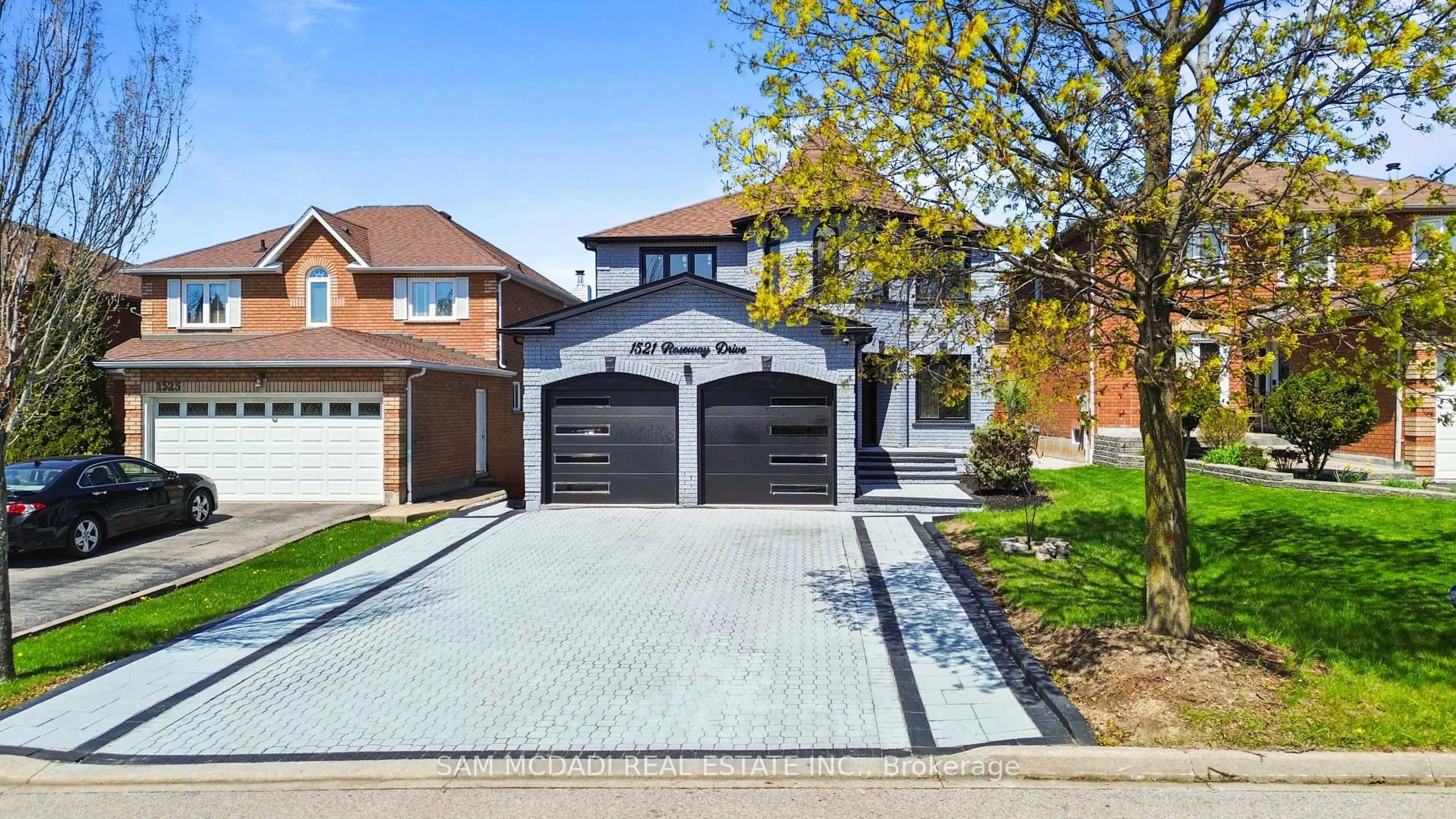 Home with brick exterior material, street for 1521 Roseway Dr, Mississauga Ontario L5M 5M5