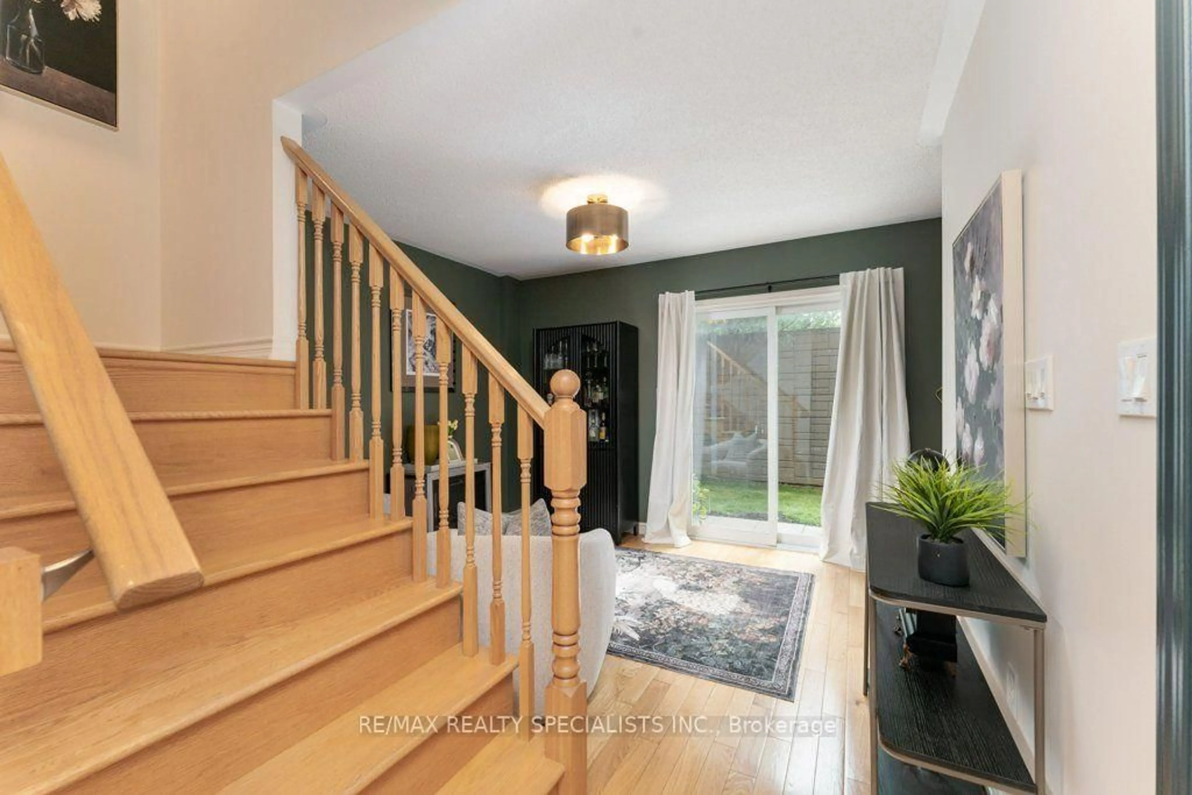 Indoor entryway for 1115 Haig Blvd #3, Mississauga Ontario L5E 2M6