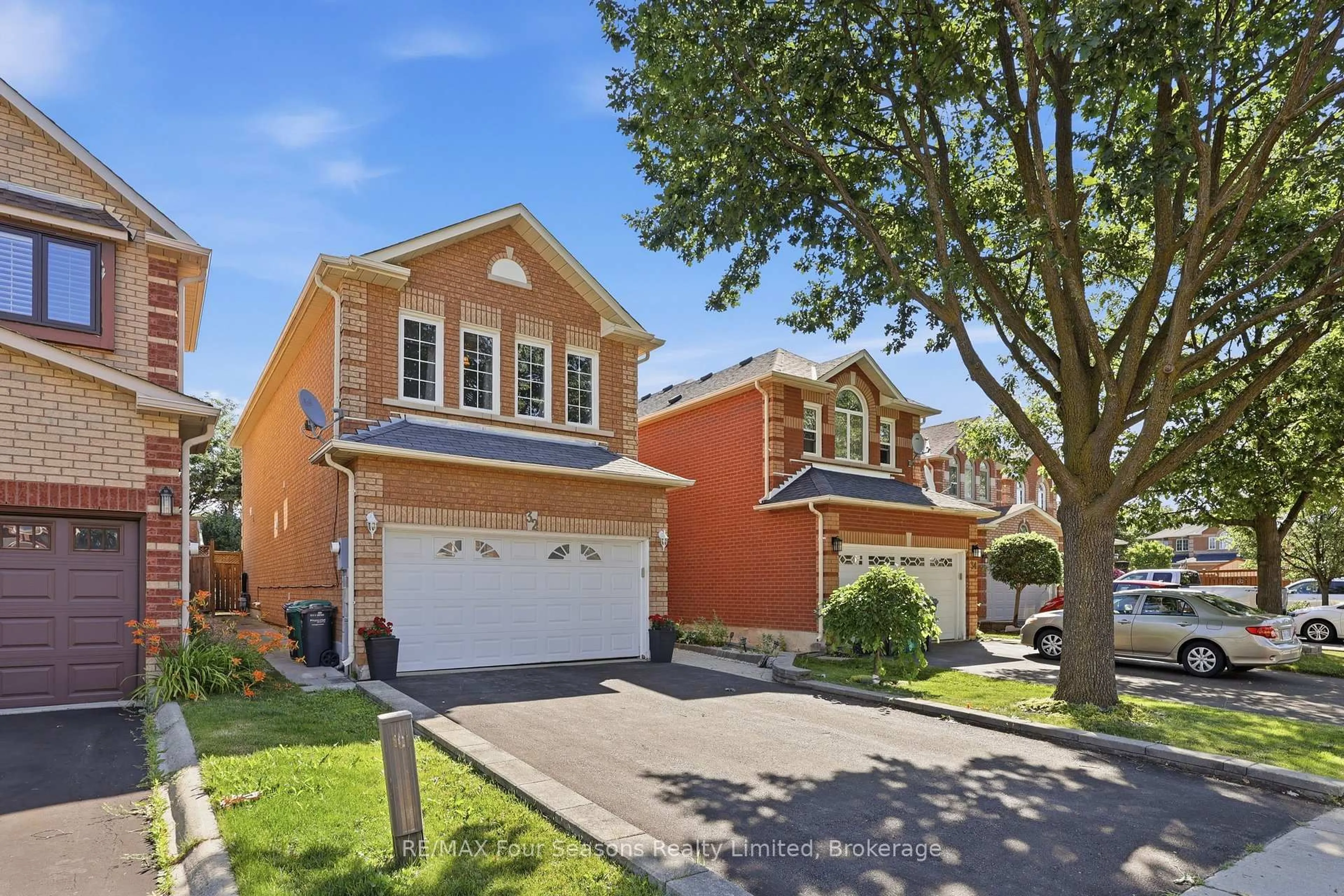 Home with brick exterior material, street for 32 Faithknight Crt, Brampton Ontario L7A 1H9