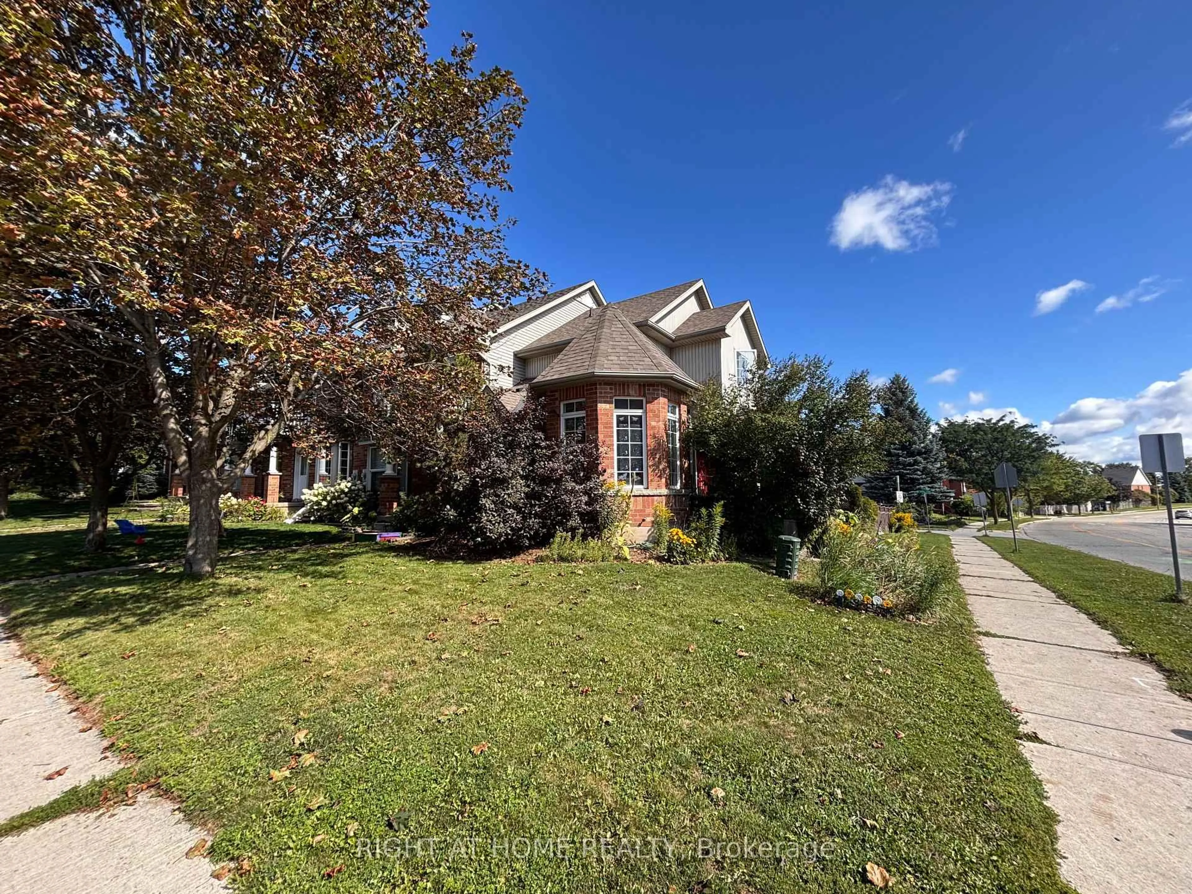 A pic from outside/outdoor area/front of a property/back of a property/a pic from drone, street for 1 Montgomery Blvd, Orangeville Ontario L9W 5H6