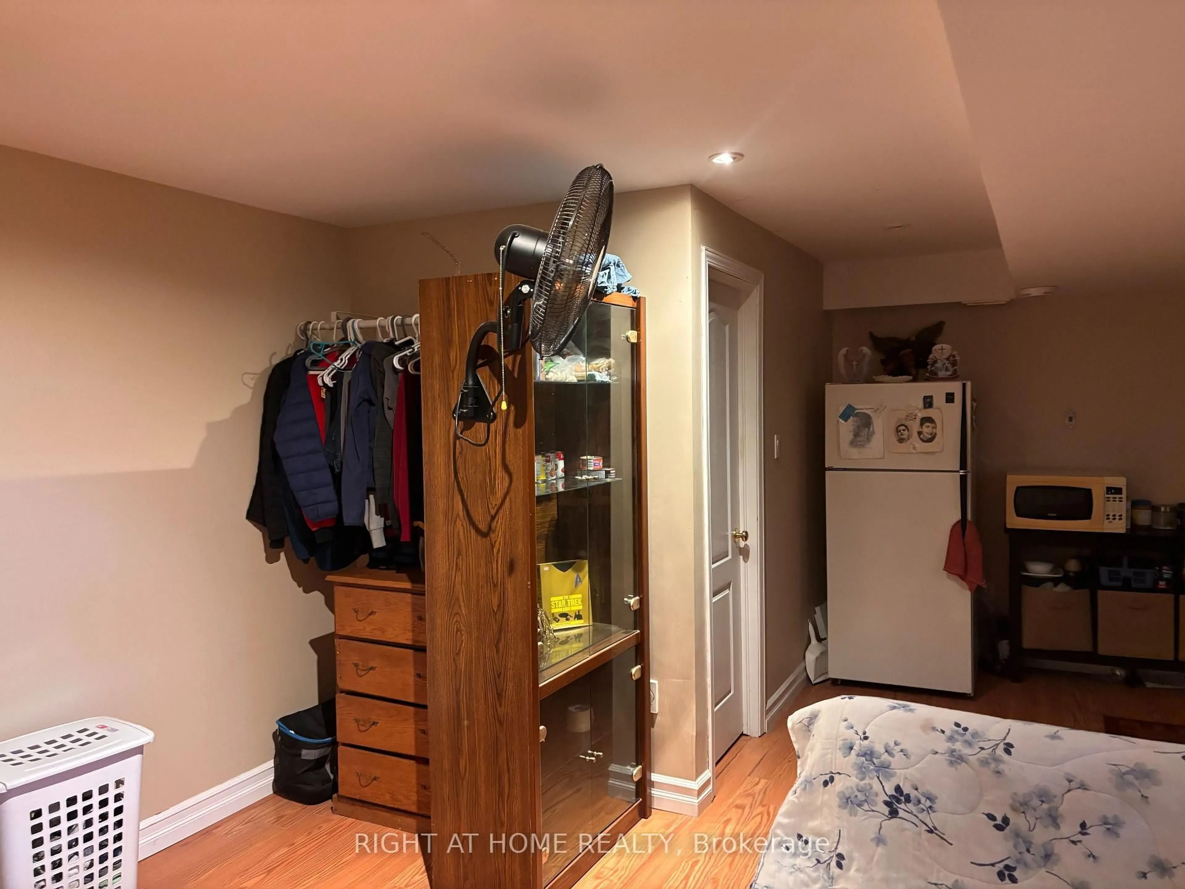 trreb/IMG-W13730838_3eb29302-b83c-4b54-91a3-3cf306a9bb64-l.jpg