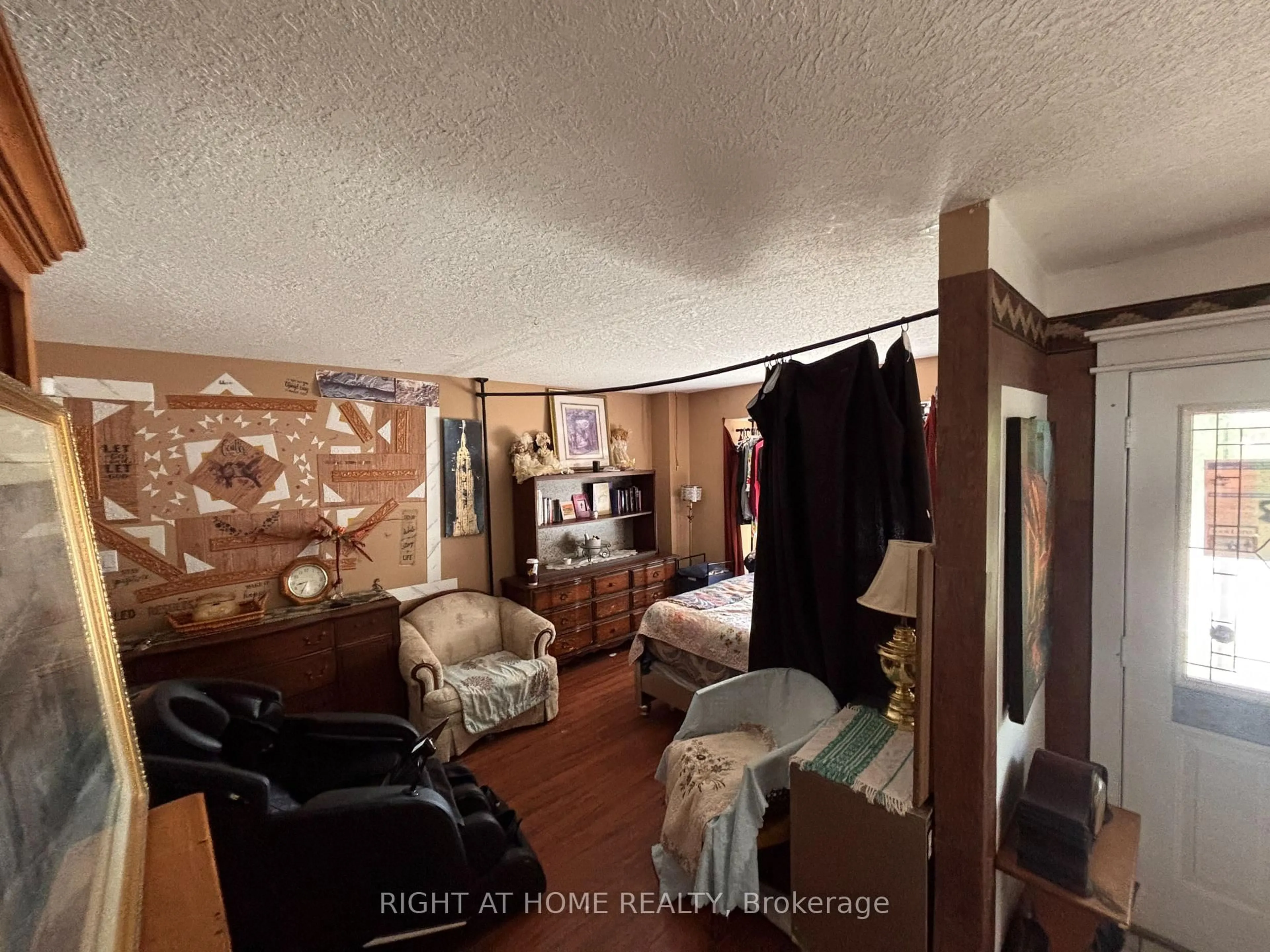 A pic of a room for 1 Montgomery Blvd, Orangeville Ontario L9W 5H6