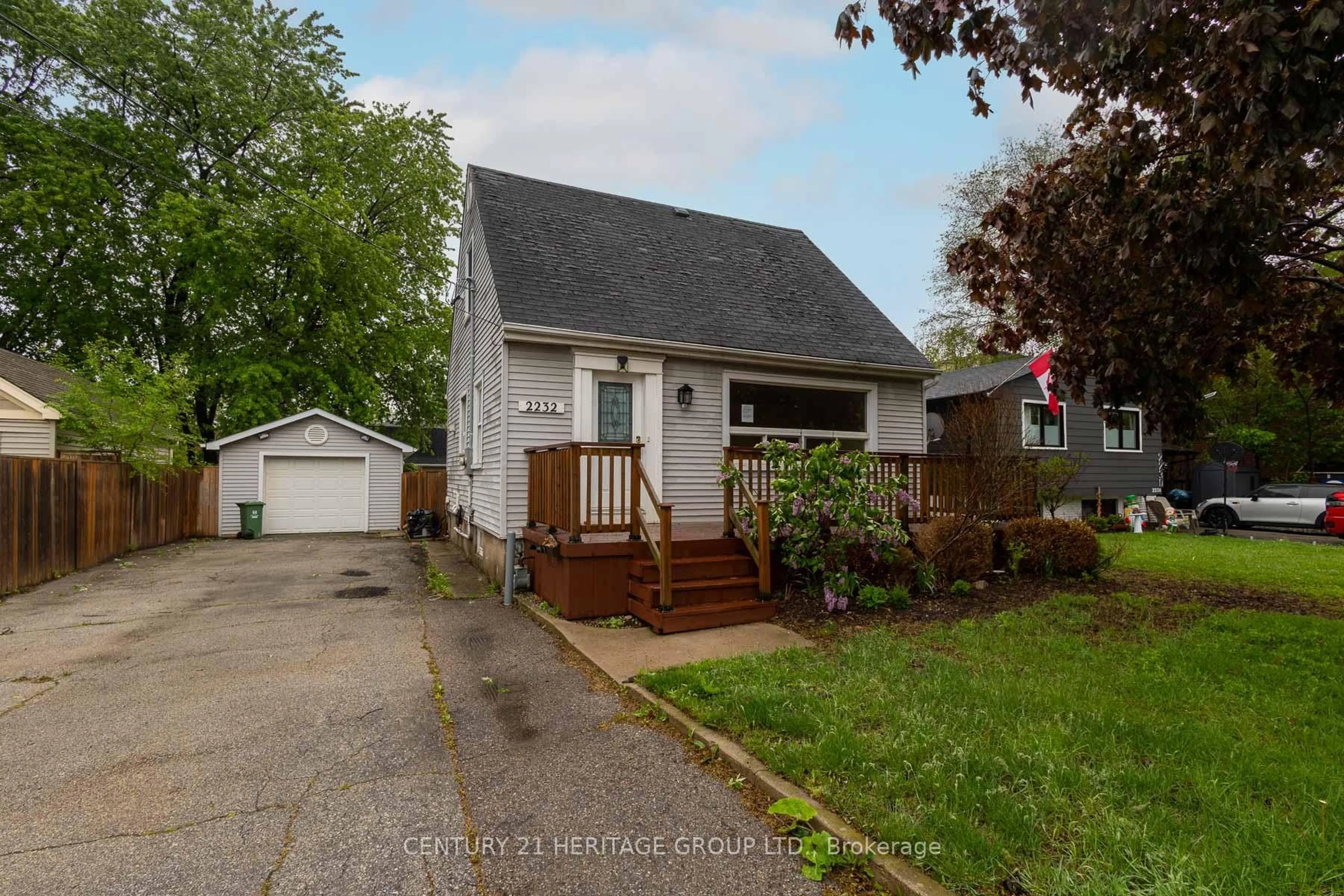 Unknown for 2232 Queensway Dr, Burlington Ontario L7R 3T1