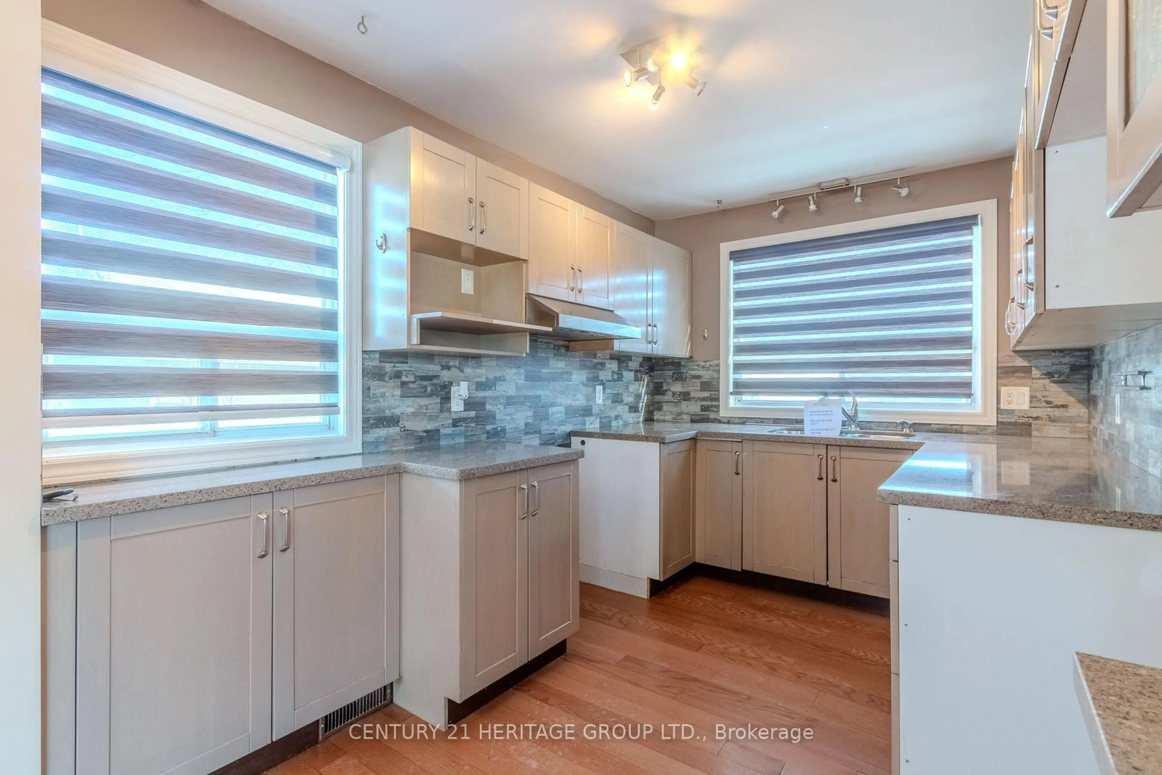 Unknown for 2232 Queensway Dr, Burlington Ontario L7R 3T1