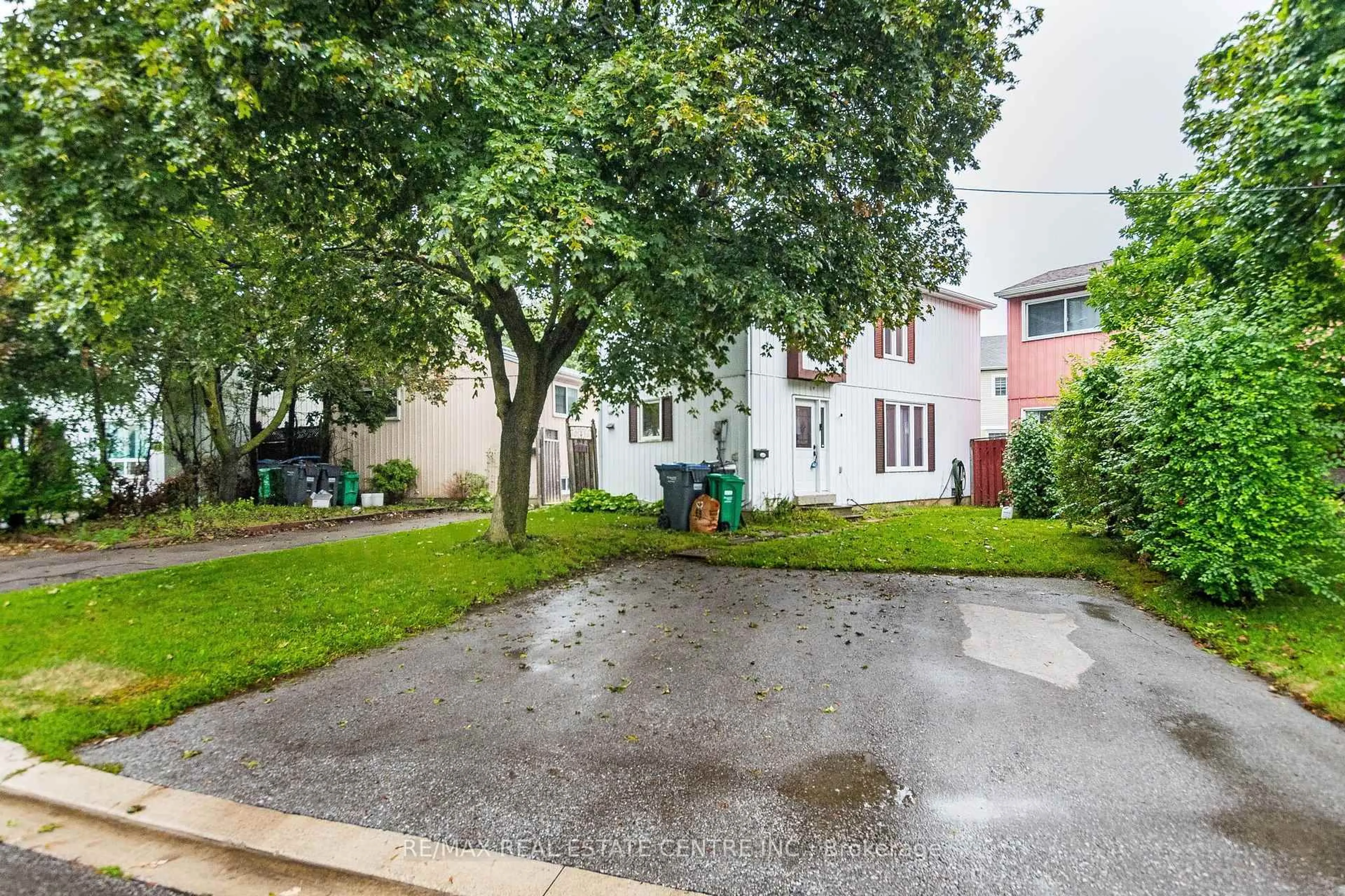 Patio, street for 19 Huntingwood Cres, Brampton Ontario L6S 1S5