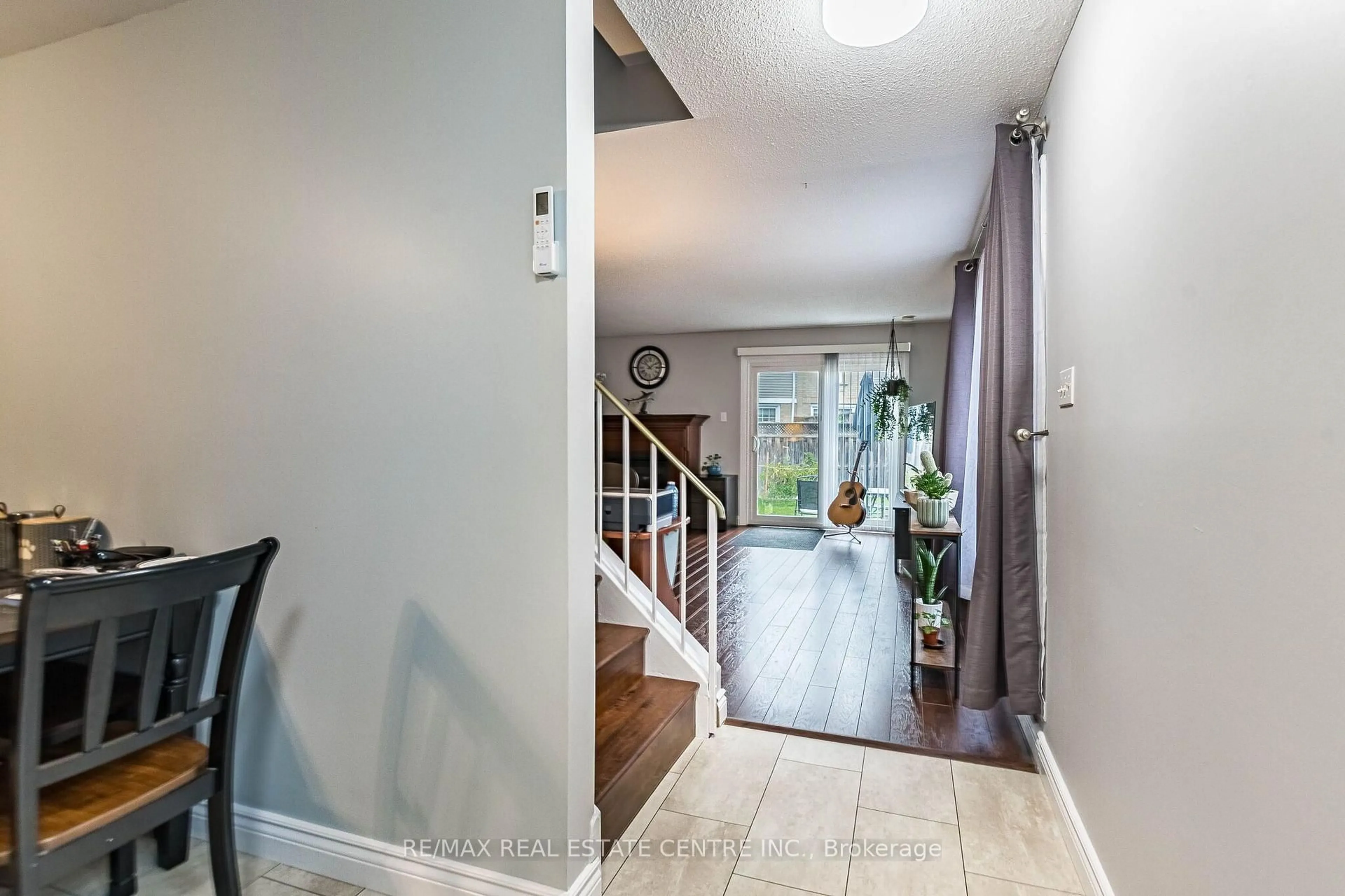 Indoor entryway for 19 Huntingwood Cres, Brampton Ontario L6S 1S5