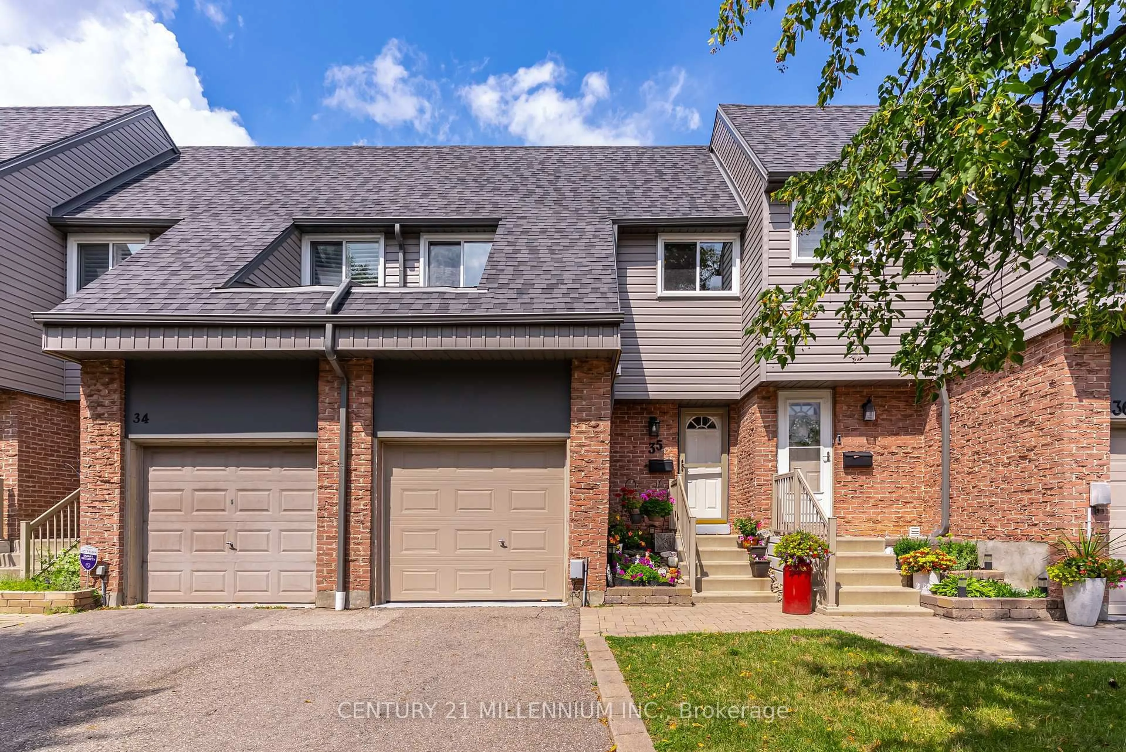 Home with brick exterior material, street for 35 Tara Park Cres, Brampton Ontario L6V 3E3