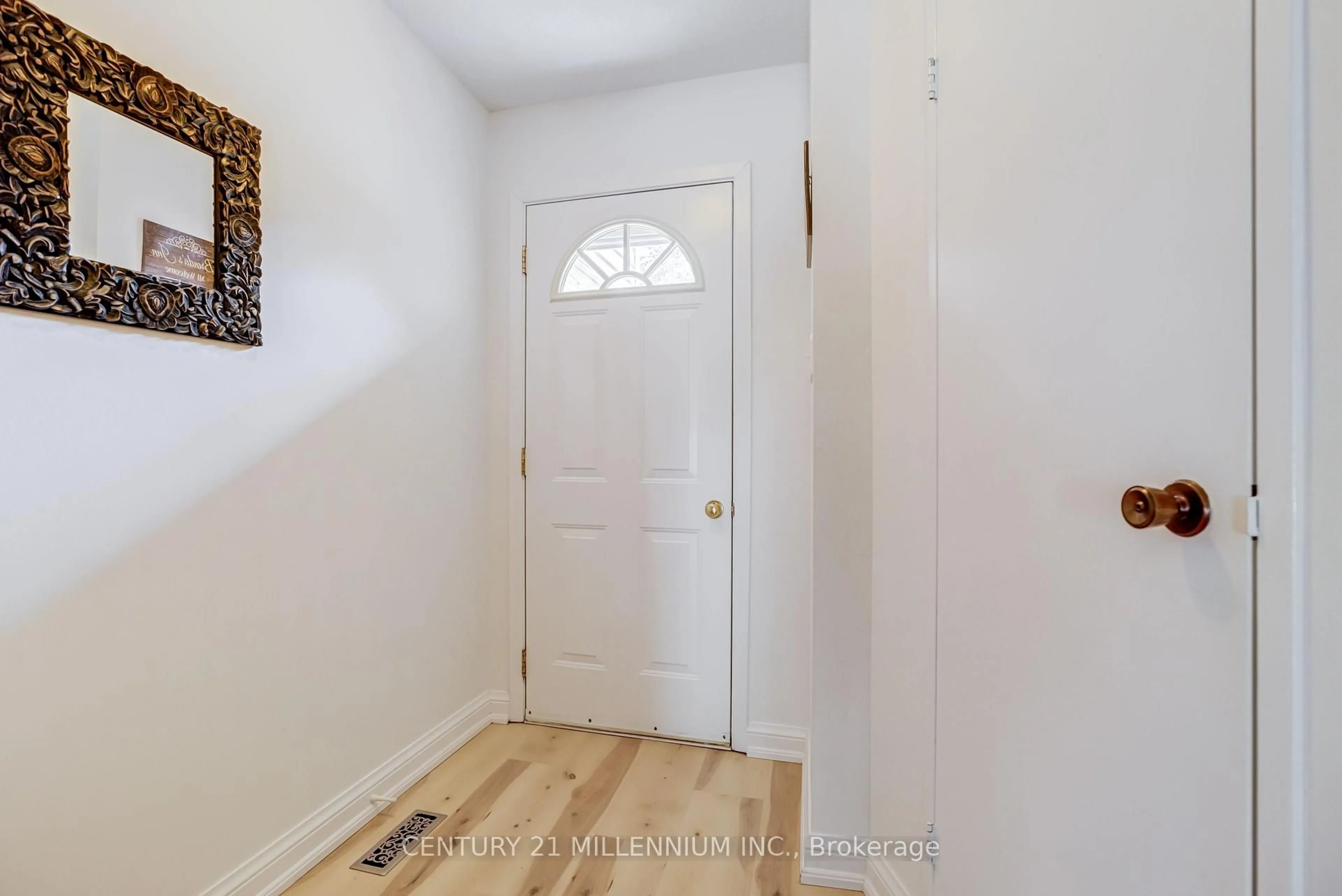 Indoor entryway for 35 Tara Park Cres, Brampton Ontario L6V 3E3