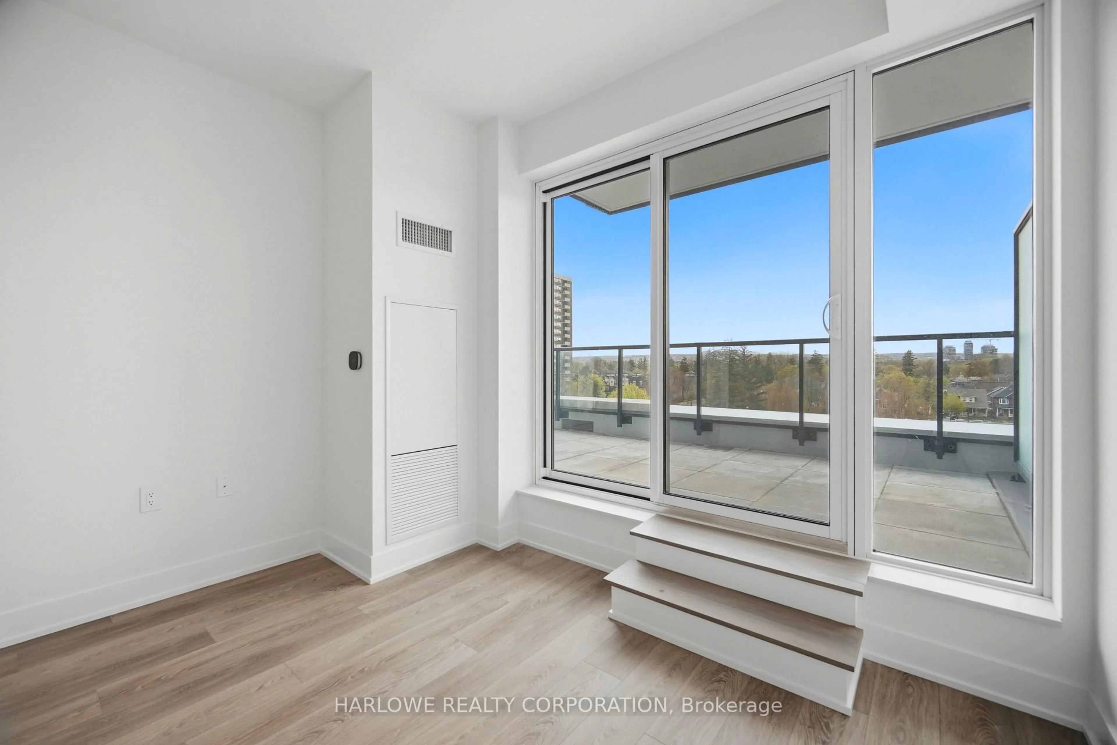 Indoor entryway for 2088 James St #511, Burlington Ontario L7R 0H2