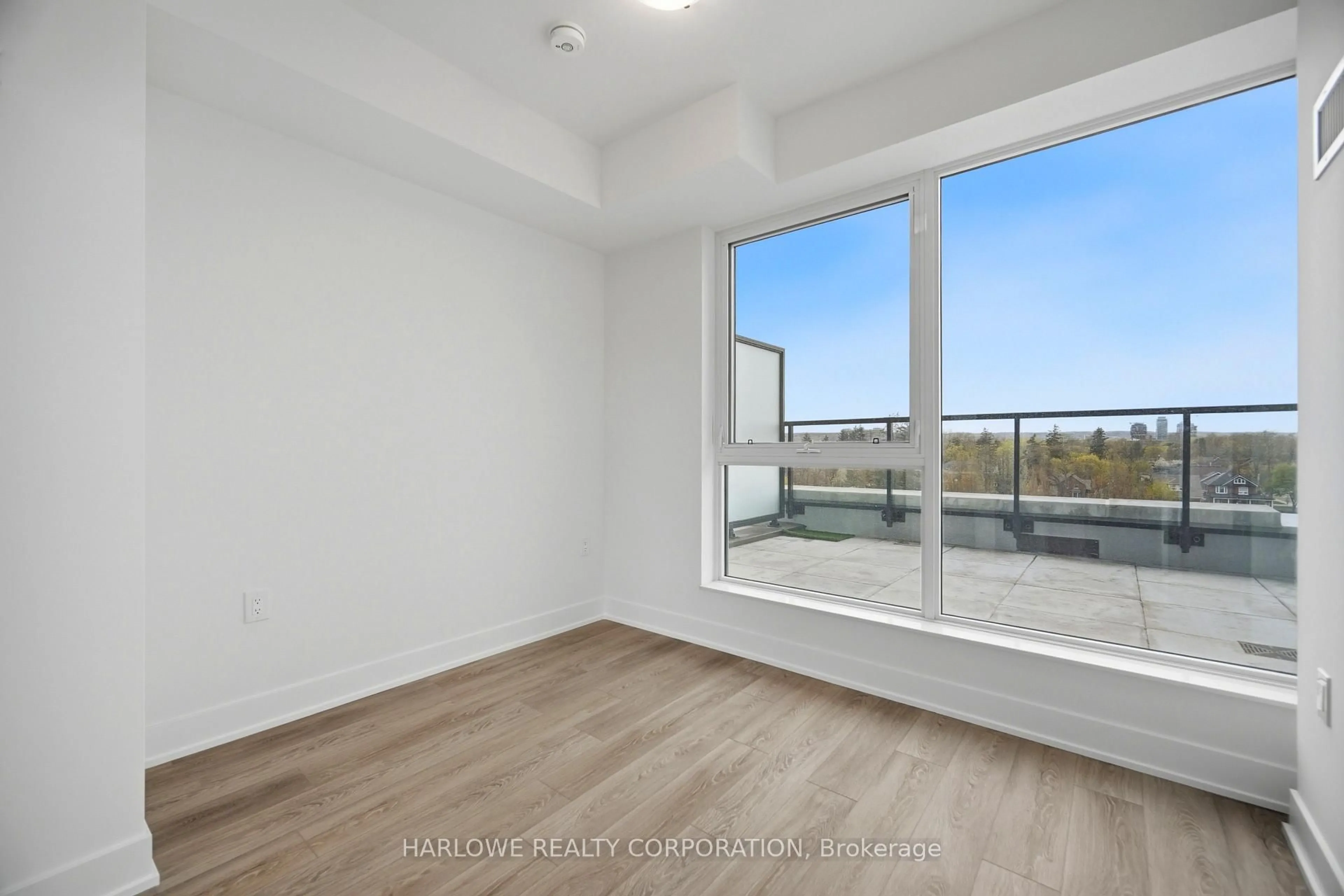 A pic of a room for 2088 James St #511, Burlington Ontario L7R 0H2