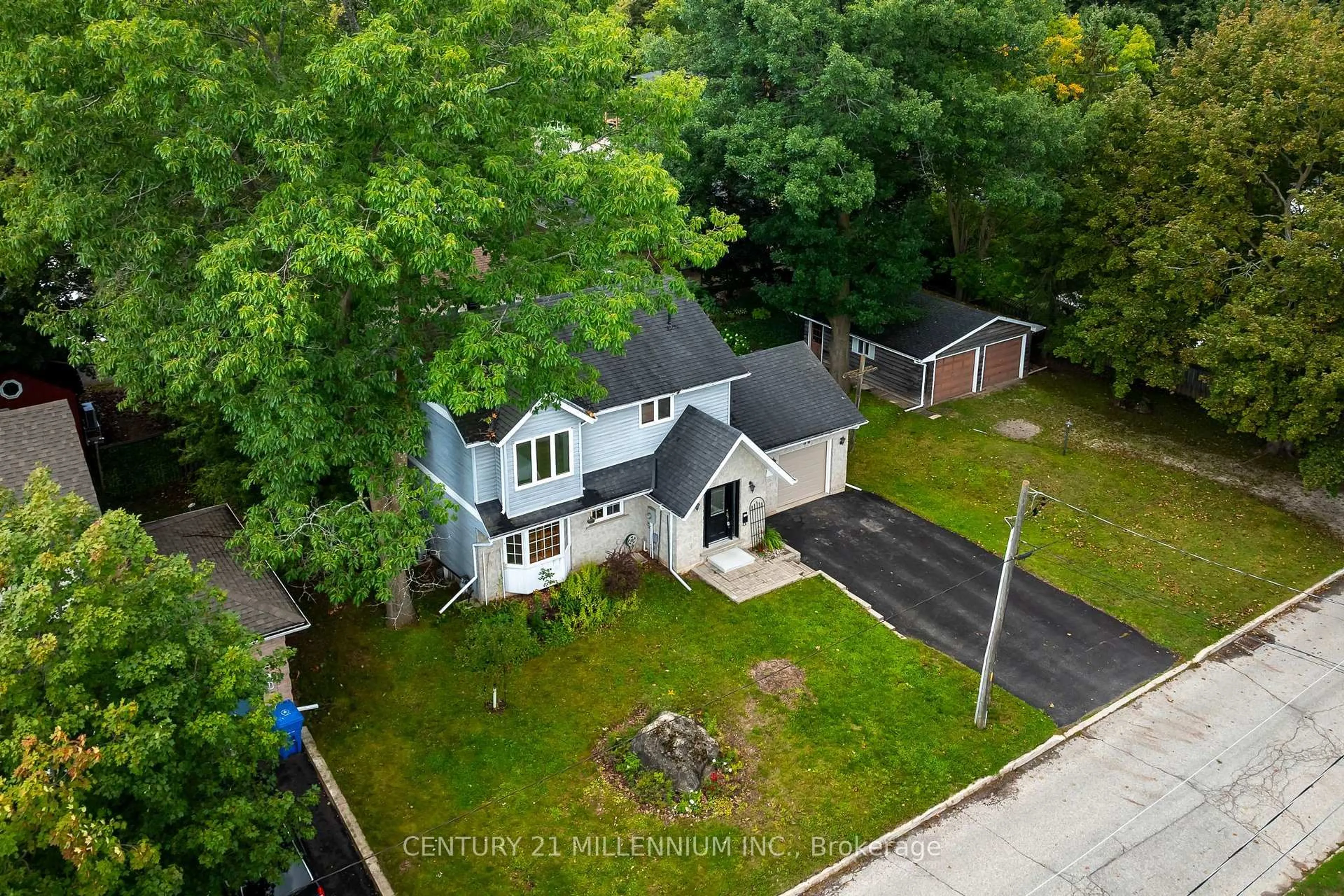 A pic from outside/outdoor area/front of a property/back of a property/a pic from drone, street for 50 Margaret St, Orangeville Ontario L9W 2N6