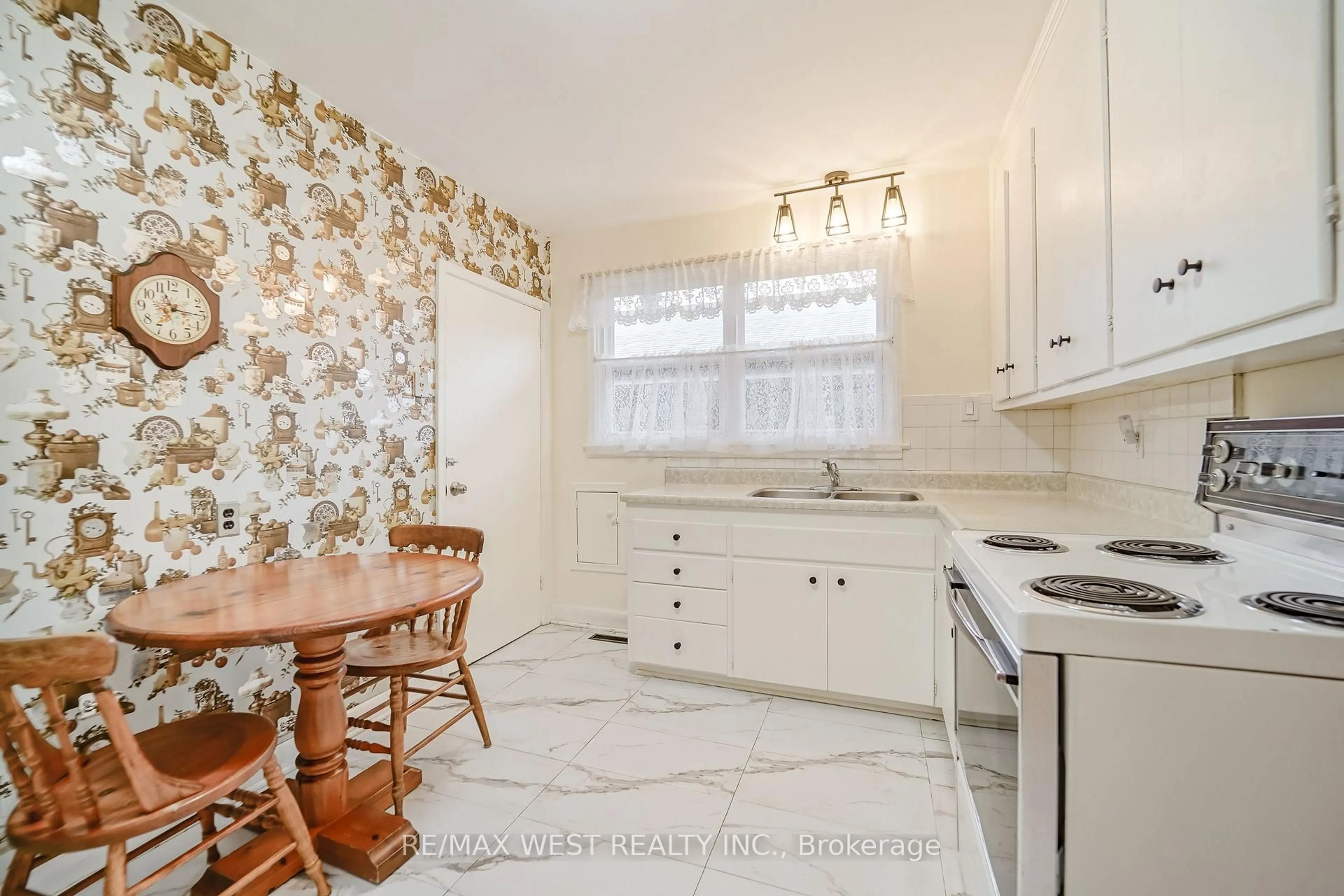 Standard kitchen, ceramic/tile floor for 5 Cromarty Dr, Toronto Ontario M9W 2R5