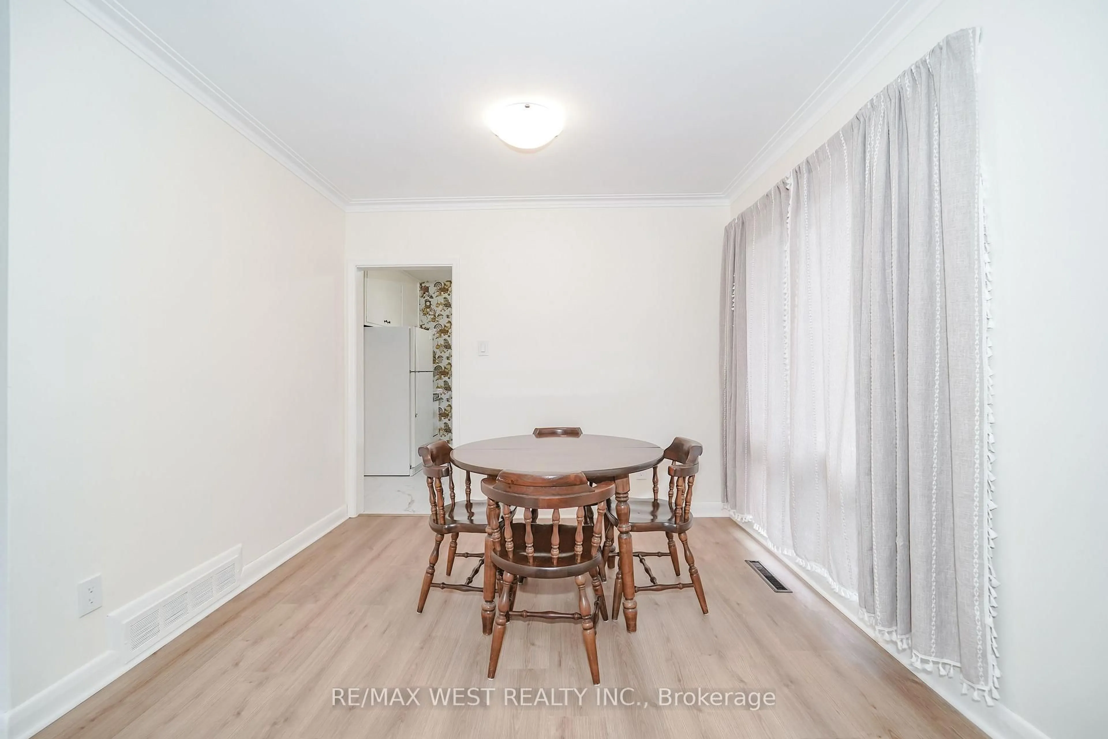 Dining room, wood/laminate floor for 5 Cromarty Dr, Toronto Ontario M9W 2R5