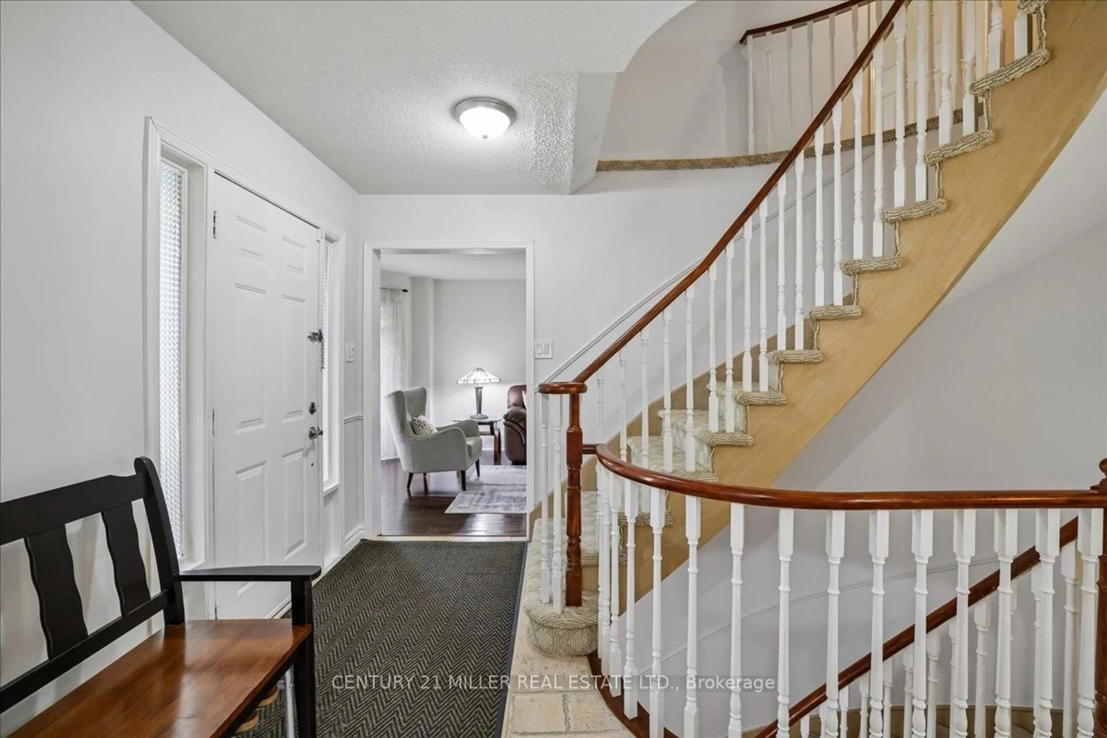 Indoor entryway for 2120 Sixth Line, Oakville Ontario L6H 3N1