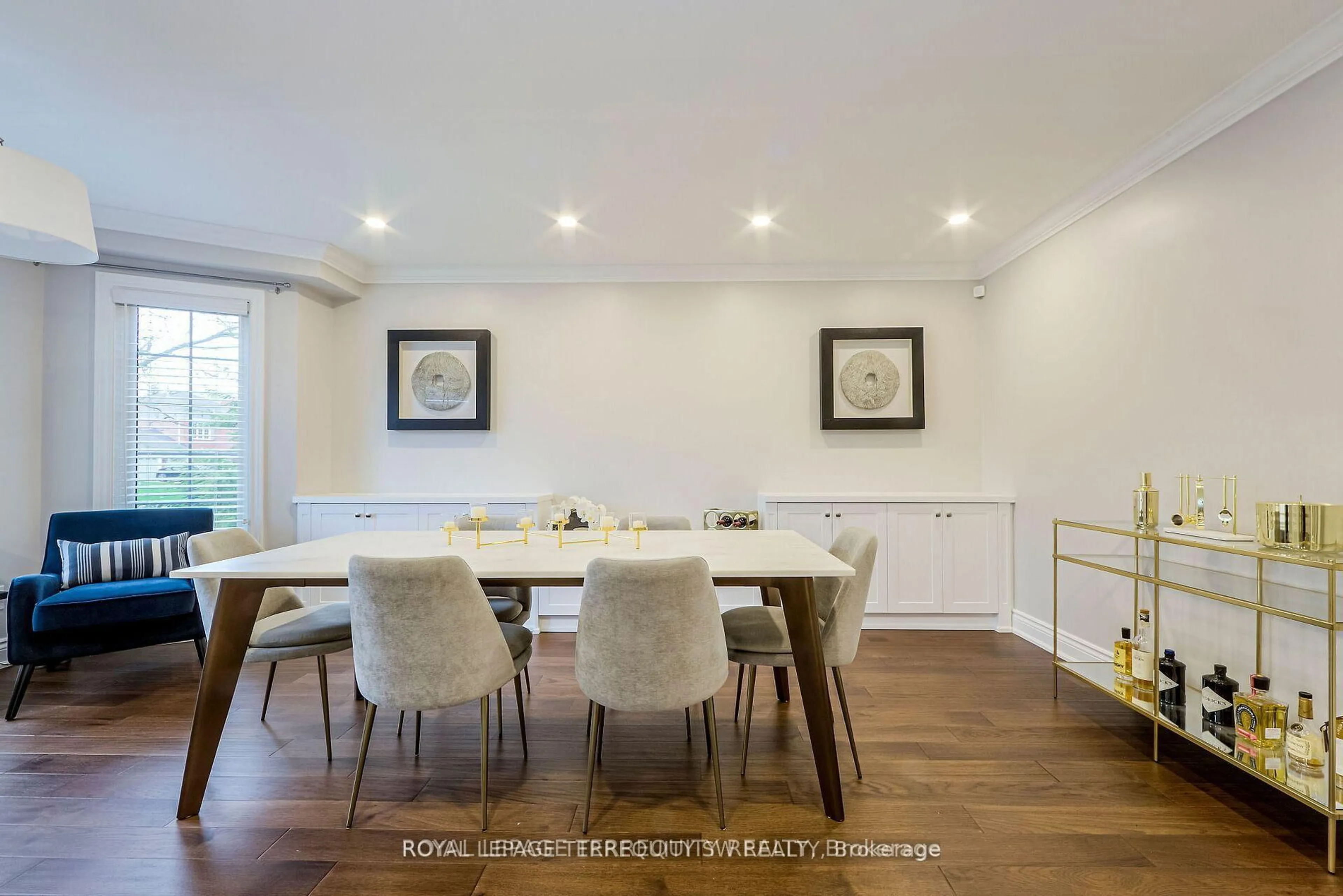 Dining room, wood/laminate floor for 2025 Parklane Cres, Burlington Ontario L7M 3V6