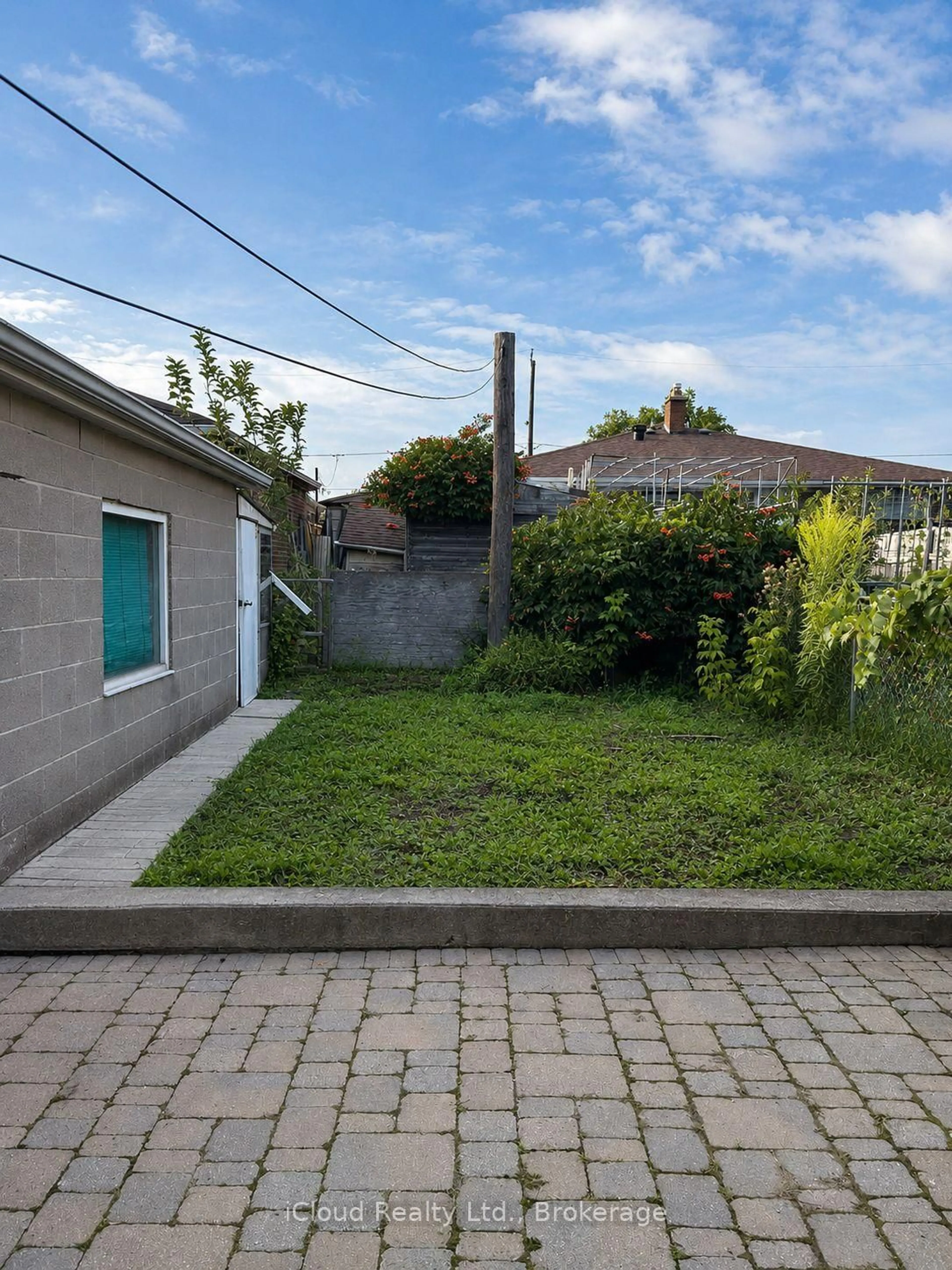 Patio, street for 138 Lomar Dr, Toronto Ontario M3N 1Z4