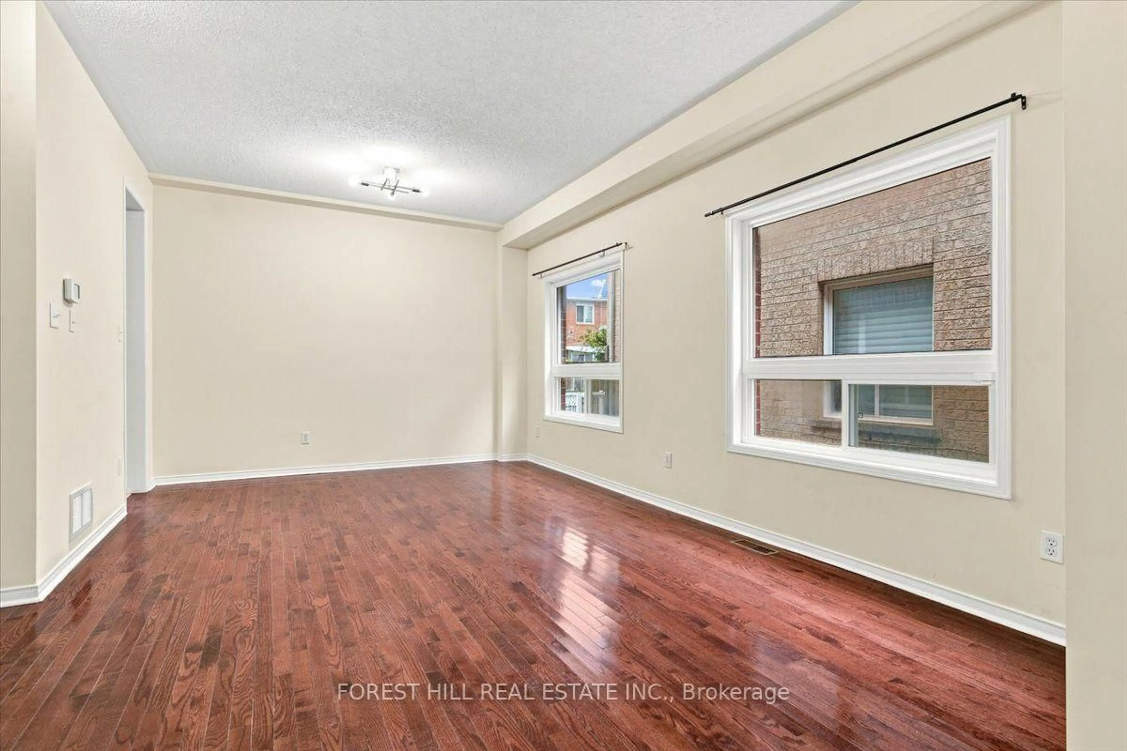 A pic of a room for 3273 Respond Rd, Mississauga Ontario L5M 7X5