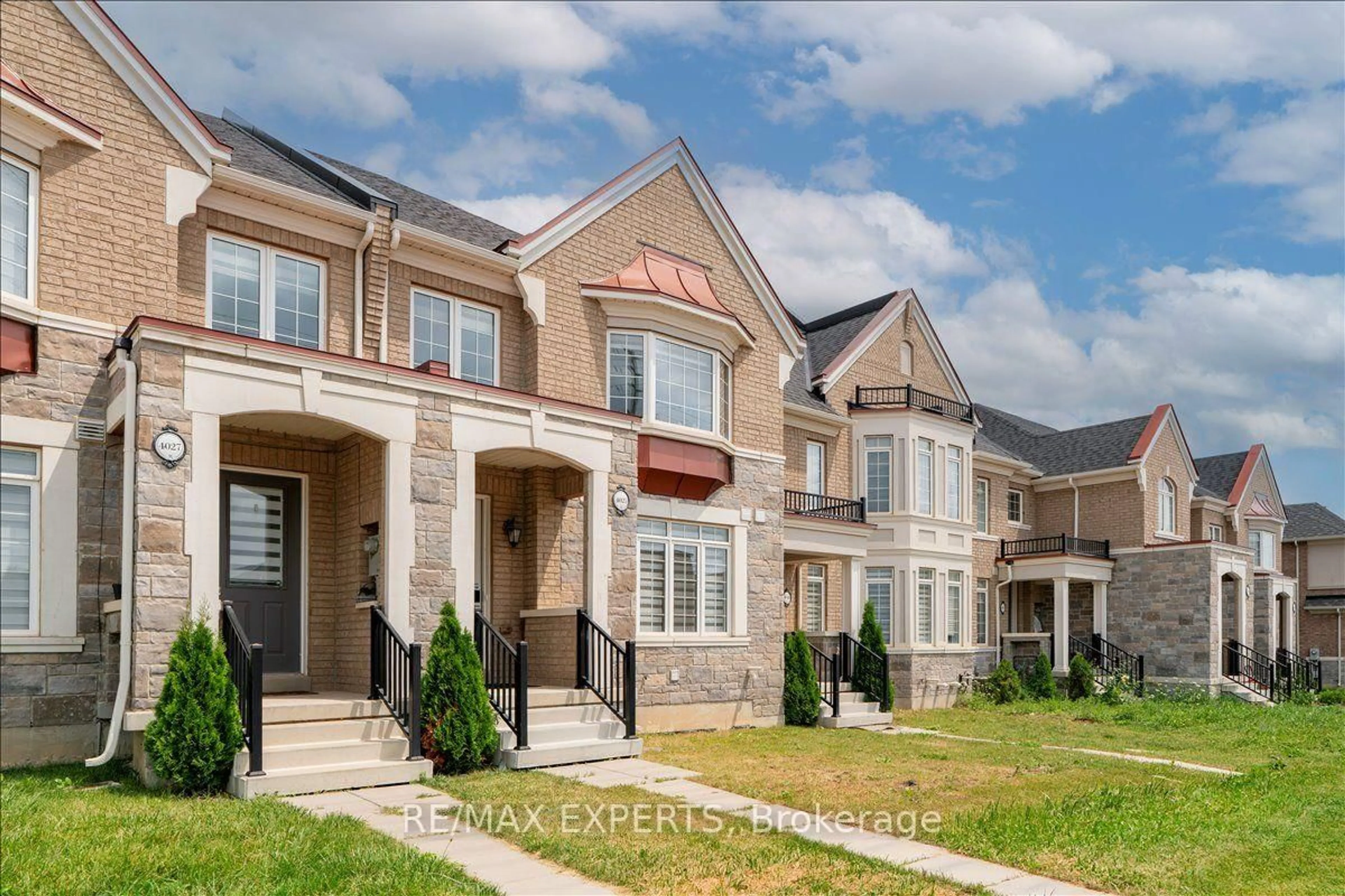 Home with brick exterior material, street for 4025 Sixth Line, Oakville Ontario L6H 3P8