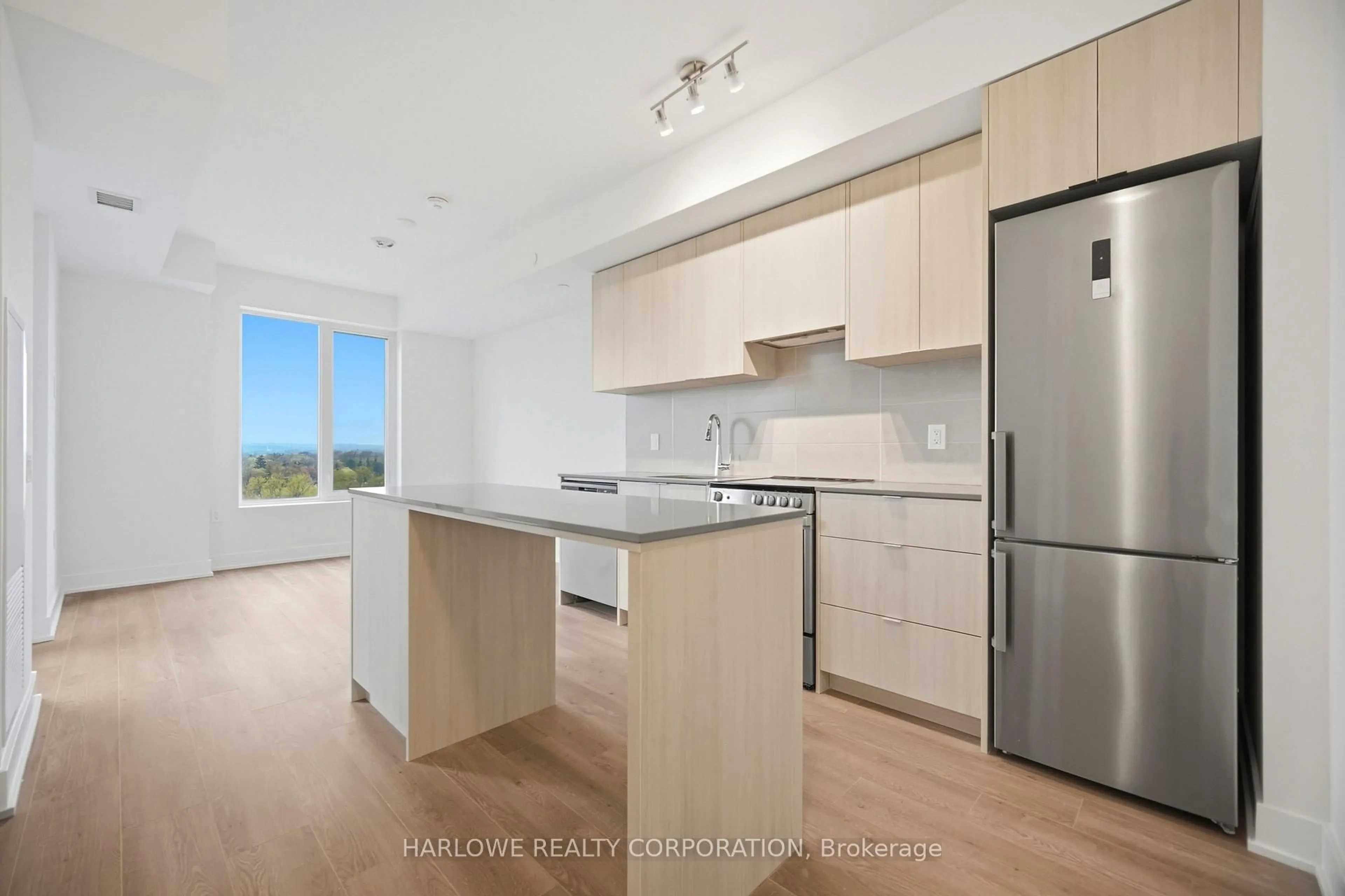 Standard kitchen, unknown for 2088 James St #1002, Burlington Ontario L7R 0H2