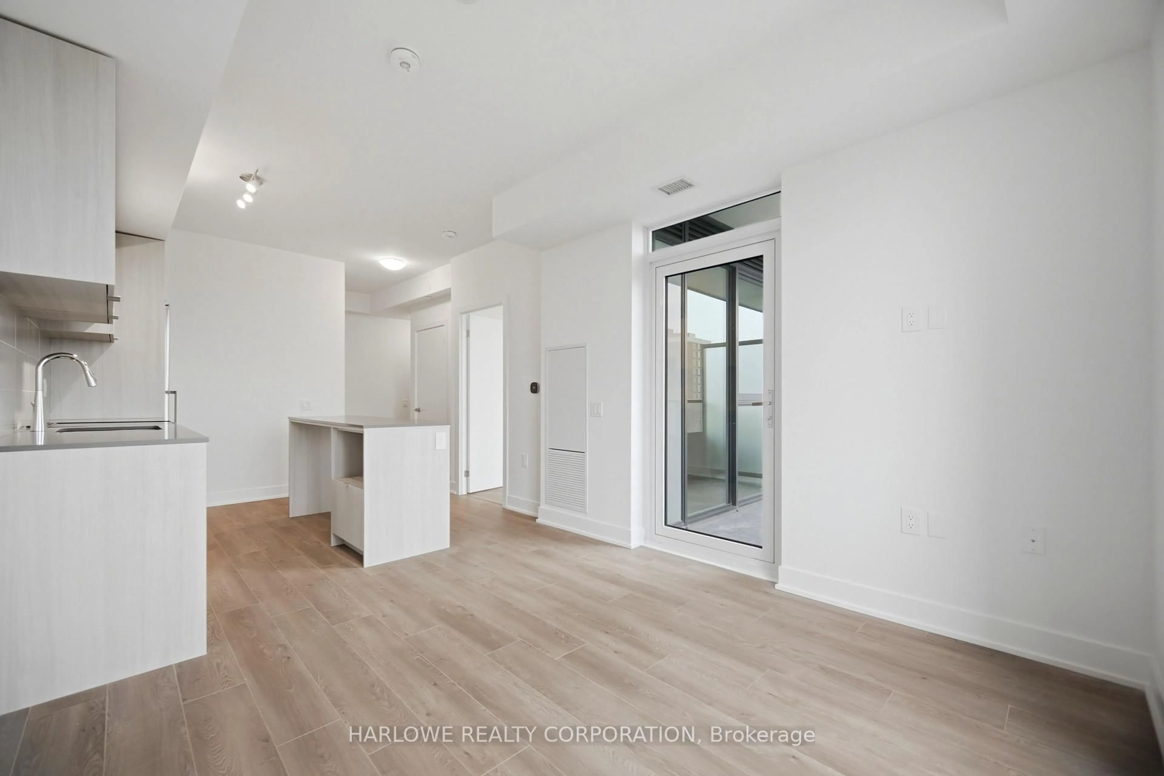 A pic of a room for 2088 James St #1002, Burlington Ontario L7R 0H2