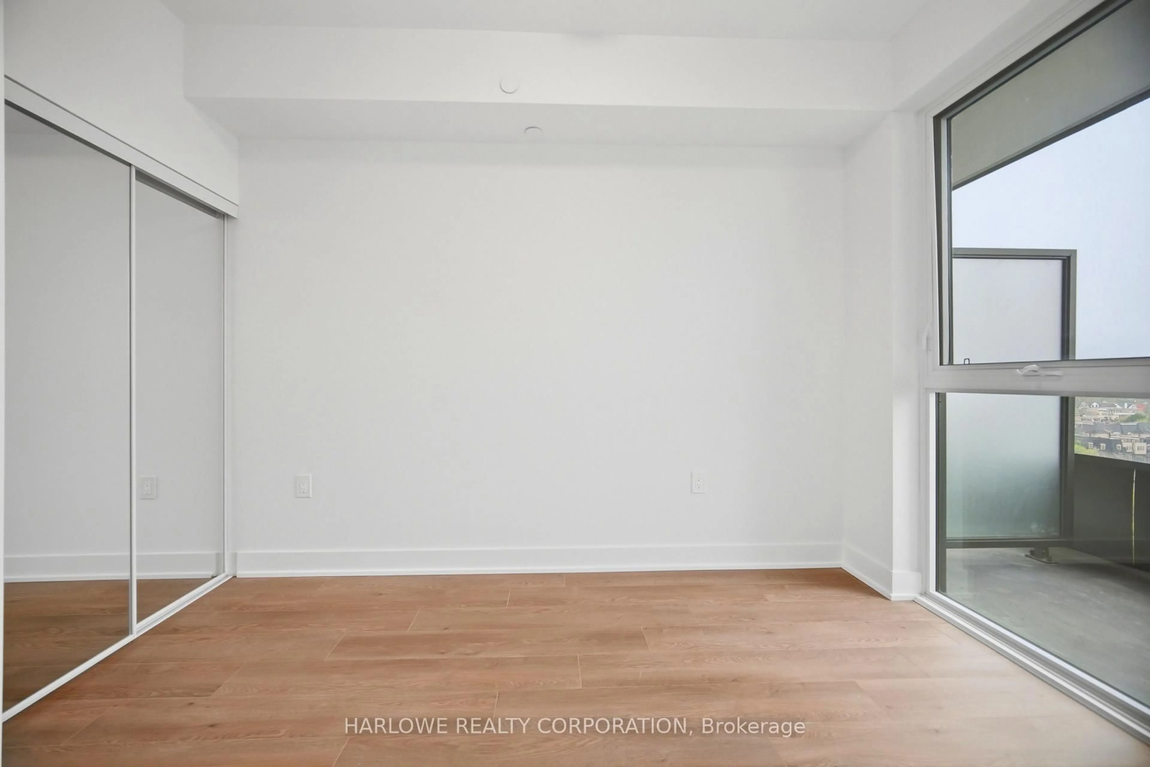A pic of a room for 2088 James St #1002, Burlington Ontario L7R 0H2