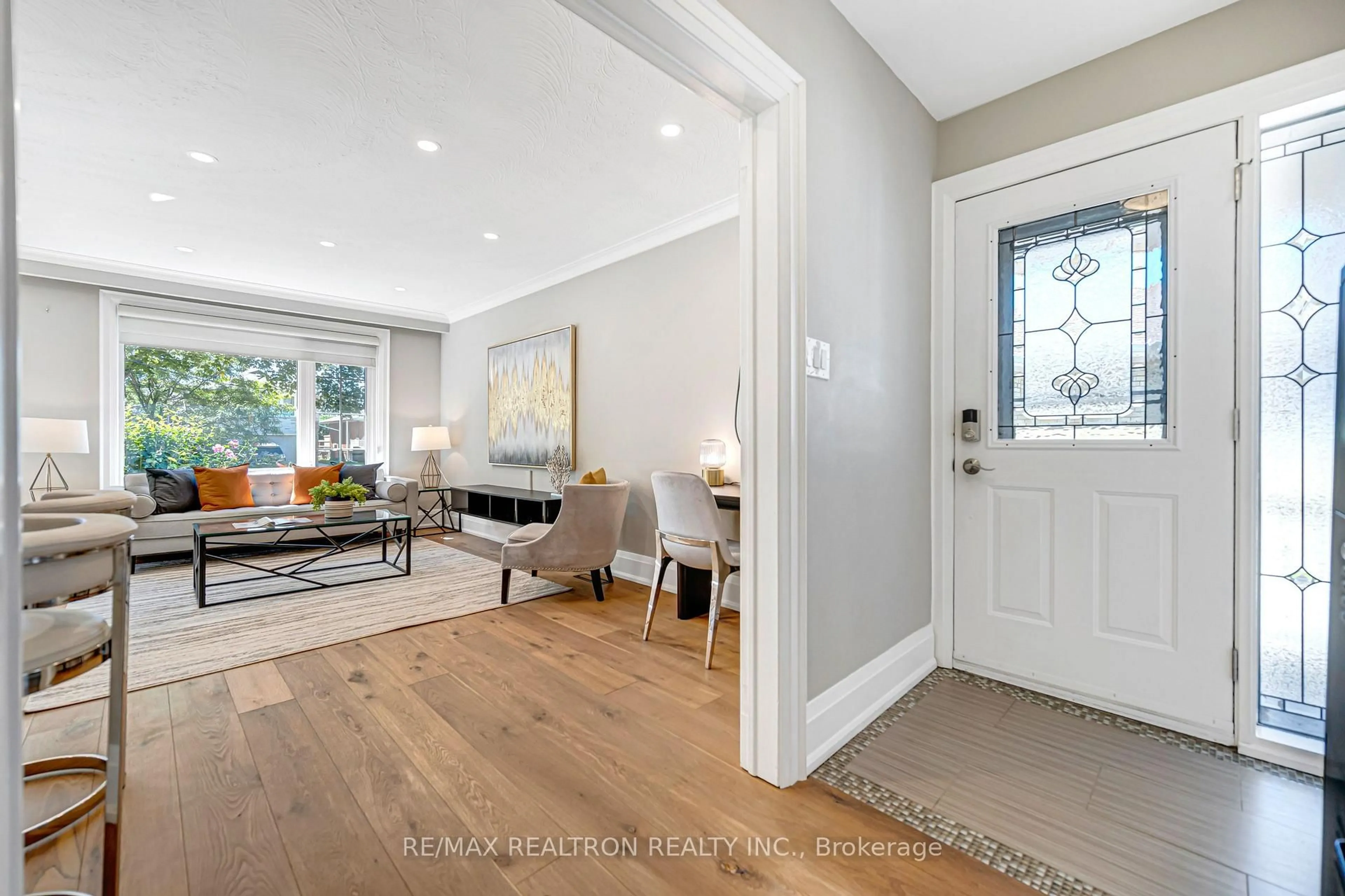 Indoor entryway for 44 Fenley Dr, Toronto Ontario M9R 1M6