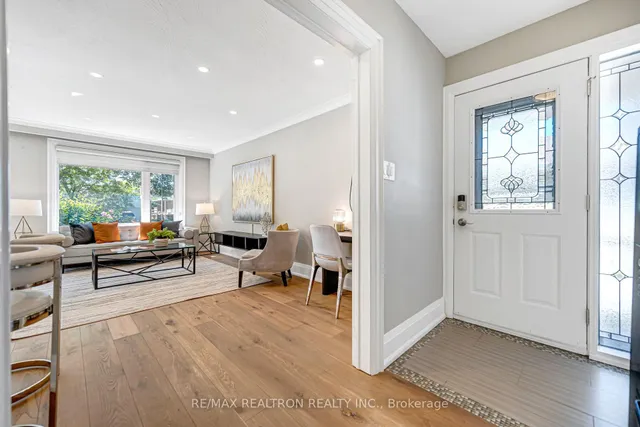 44 Fenley Dr, Toronto 3