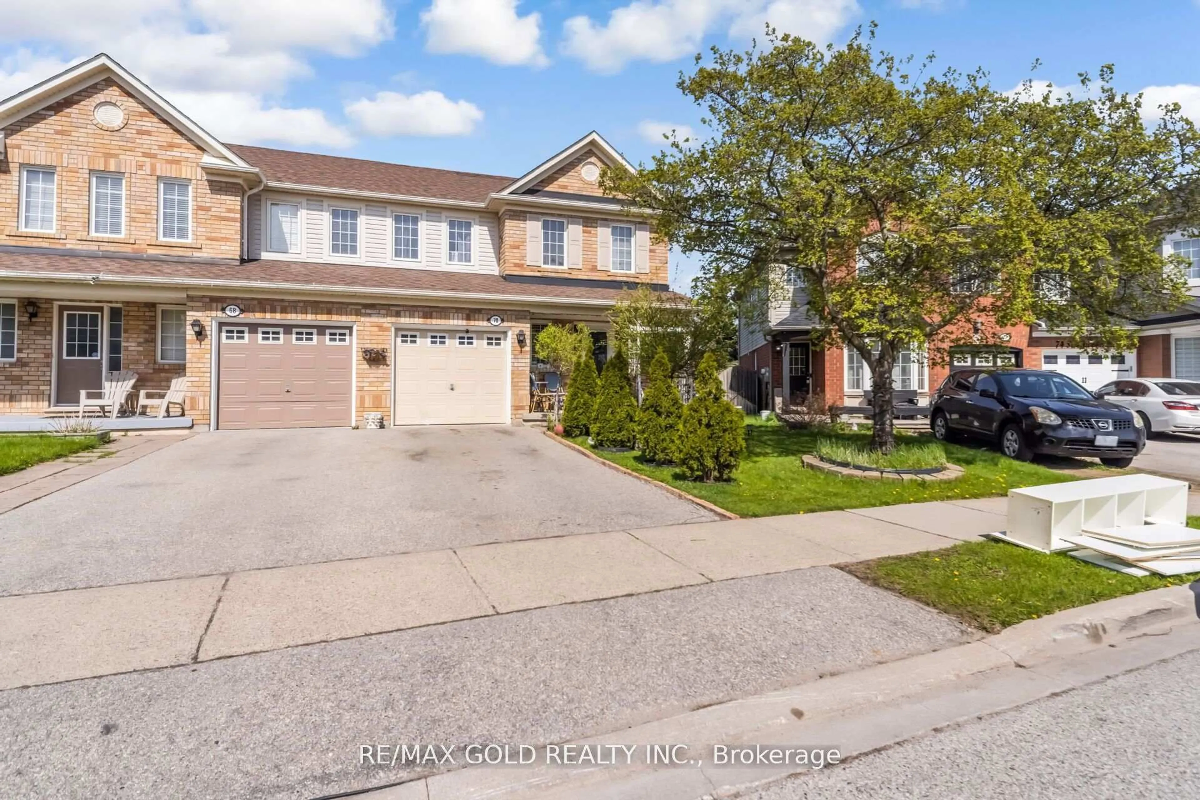 A pic from outside/outdoor area/front of a property/back of a property/a pic from drone, street for 70 Sweetwood Circ, Brampton Ontario L7A 2X7