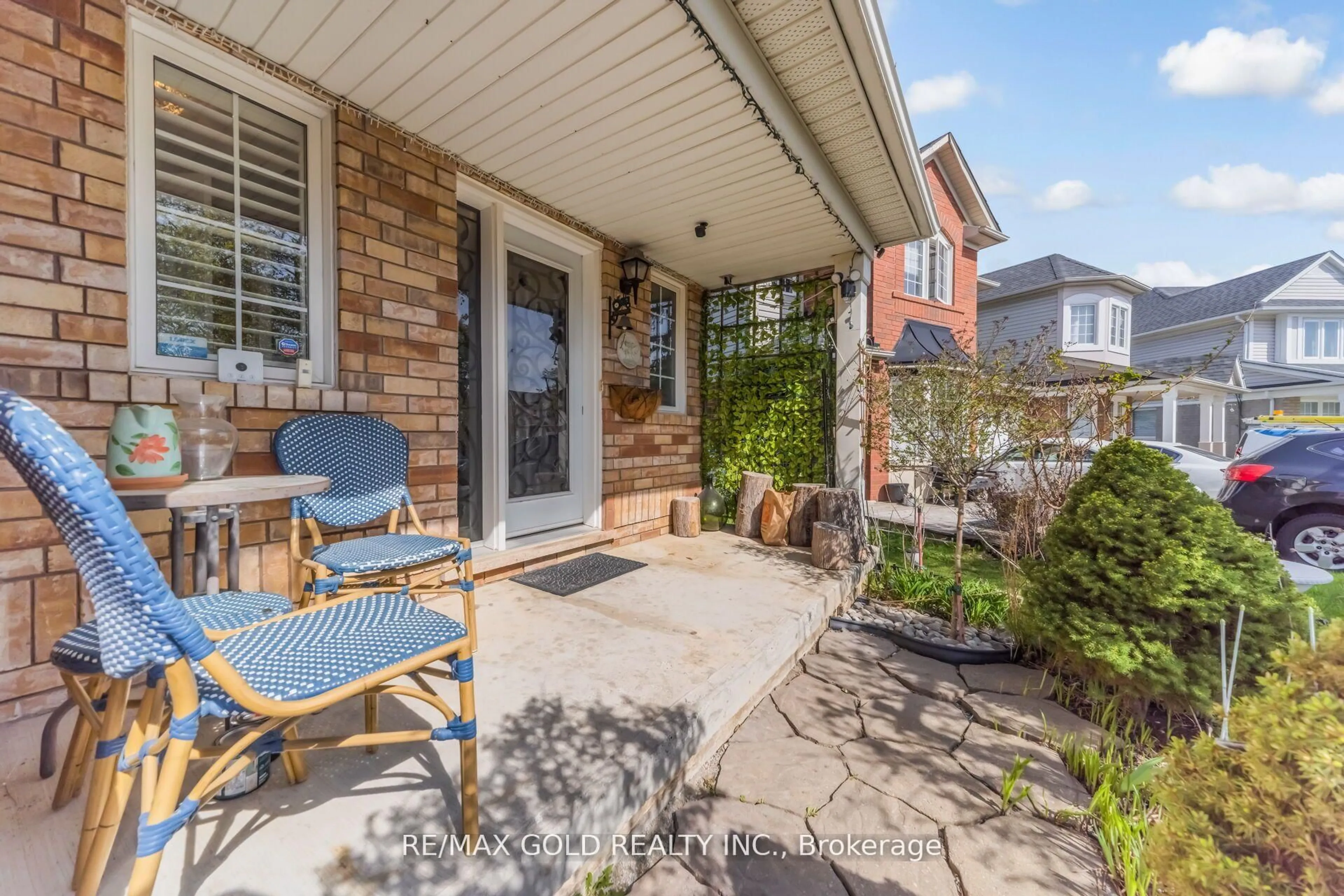 Patio, street for 70 Sweetwood Circ, Brampton Ontario L7A 2X7