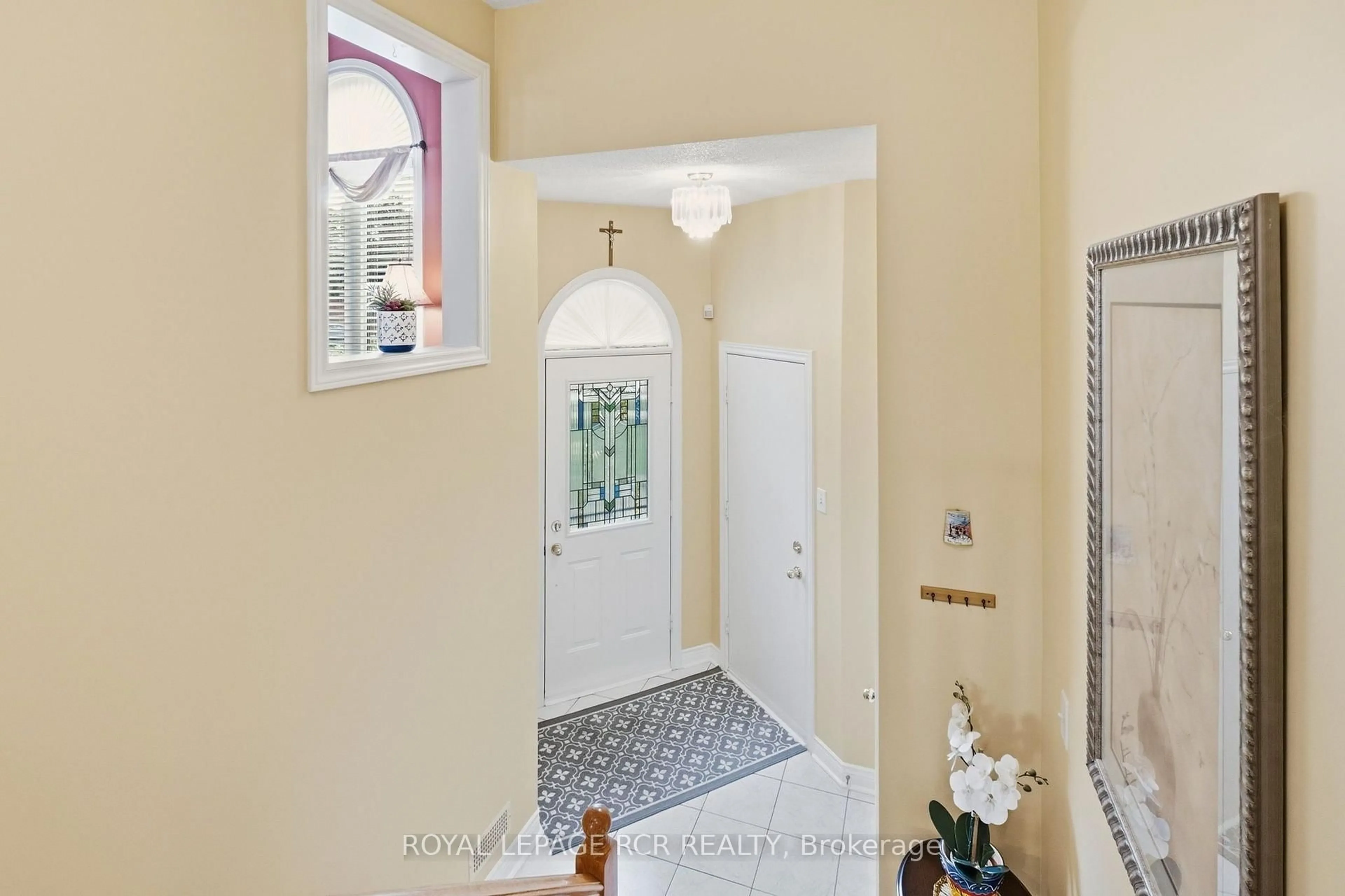 Indoor entryway for 65 Royalton Dr, Caledon Ontario L7E 2G5