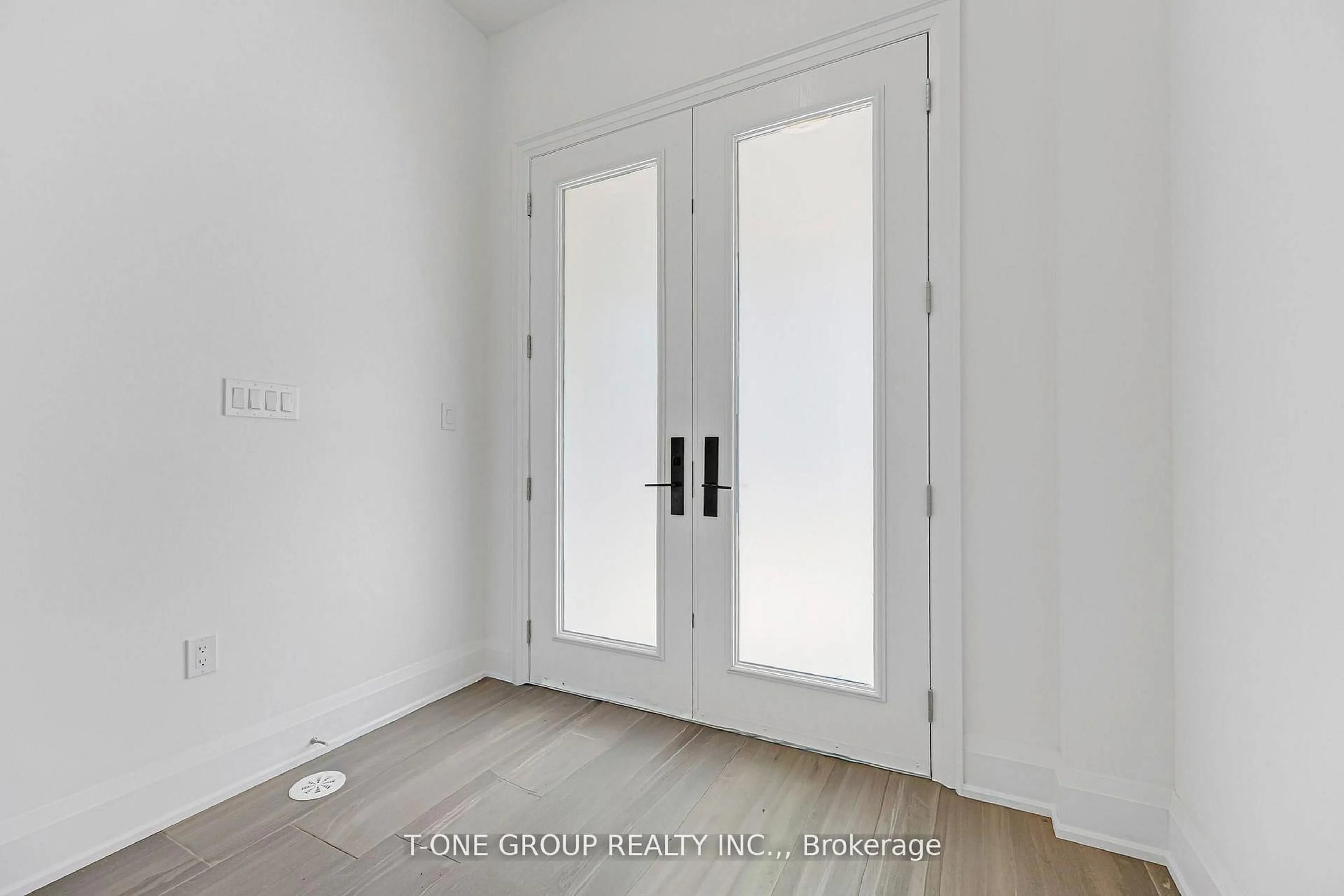 Indoor entryway for 3321 Azam Way, Oakville Ontario L6M 5S2